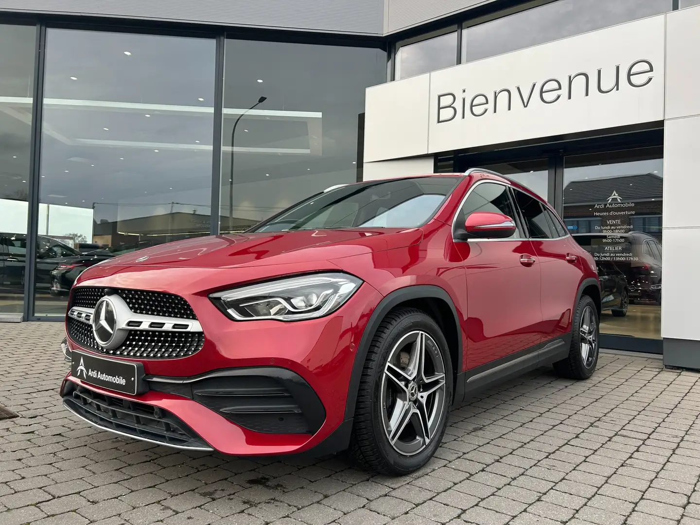 Mercedes-Benz GLA 180 *GARANTIE*PACK AMG*LED AMBIANCE*CARPLAY*CAMERA* Rood - 1