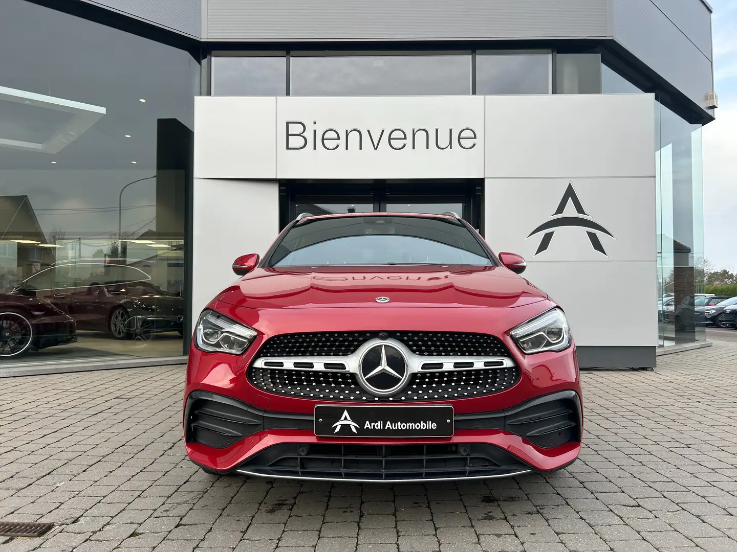 Mercedes-Benz GLA 180 *GARANTIE*PACK AMG*LED AMBIANCE*CARPLAY*CAMERA* Rood - 2