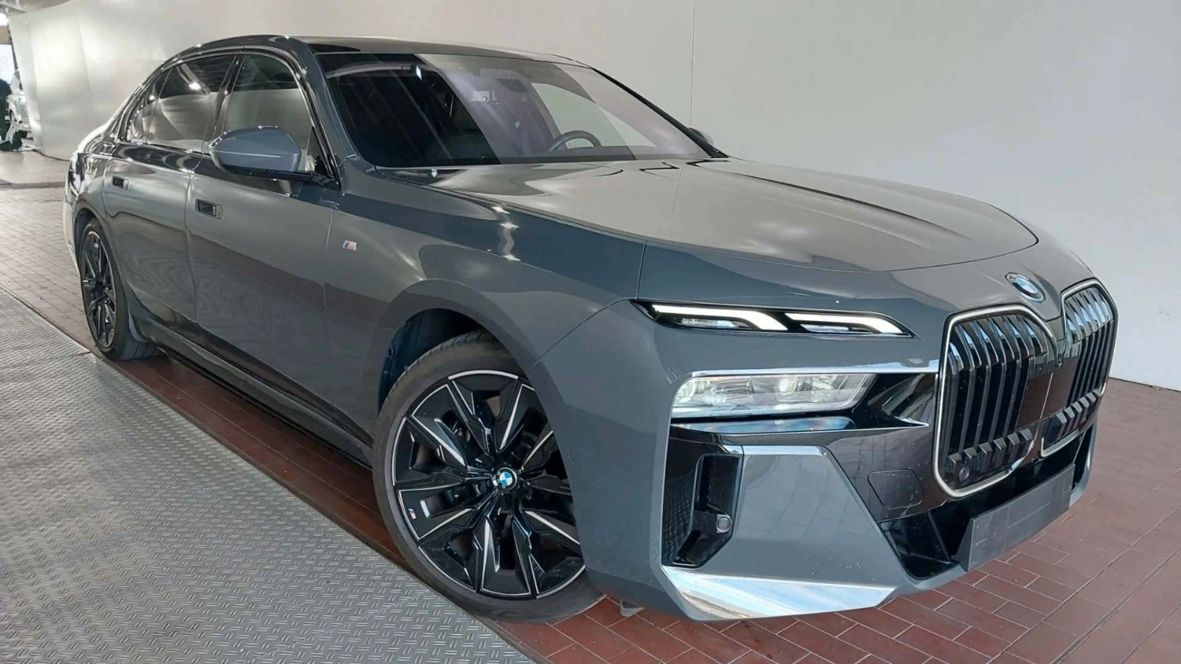 BMW i7 eDrive 50 M Sport*Automatiktüren*TV — photo 2