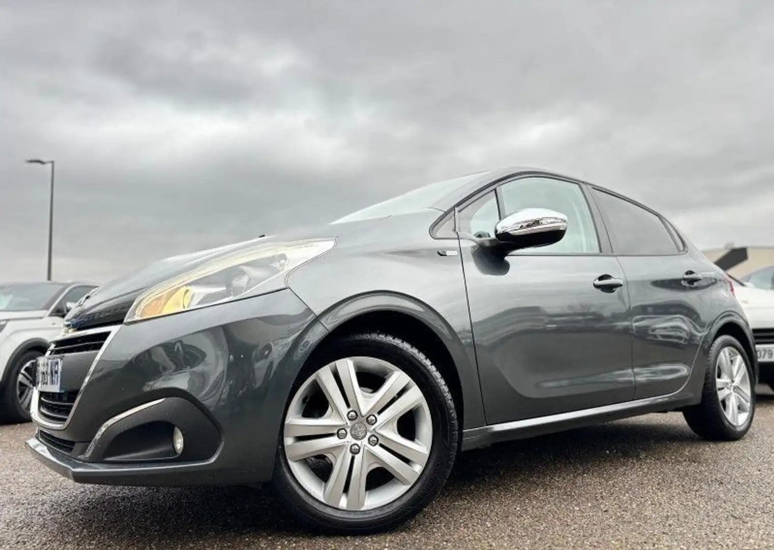 Peugeot 208 1.2 PURETECH 82CH STYLE 5P Gris - 1