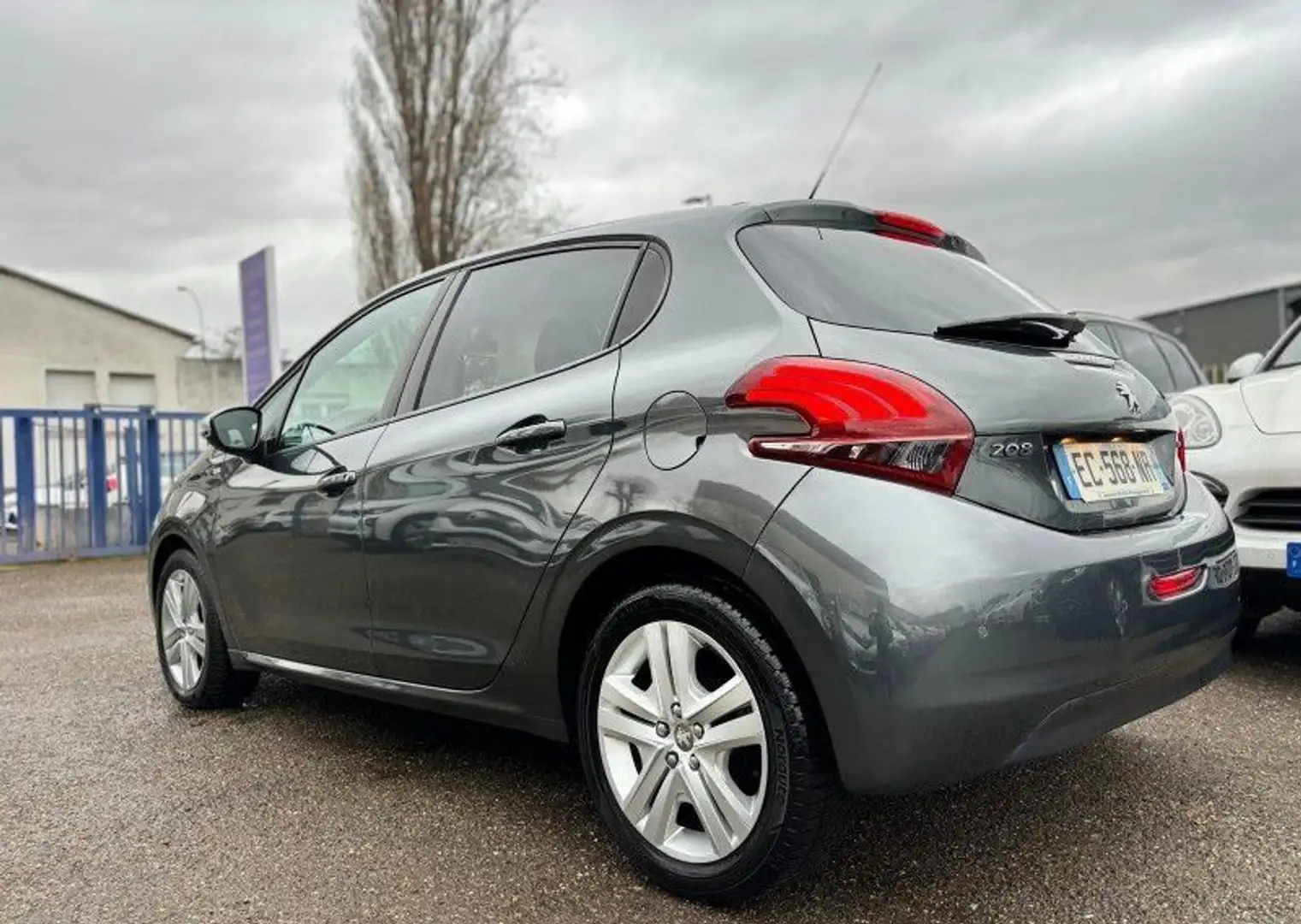 Peugeot 208 1.2 PURETECH 82CH STYLE 5P Gris - 2
