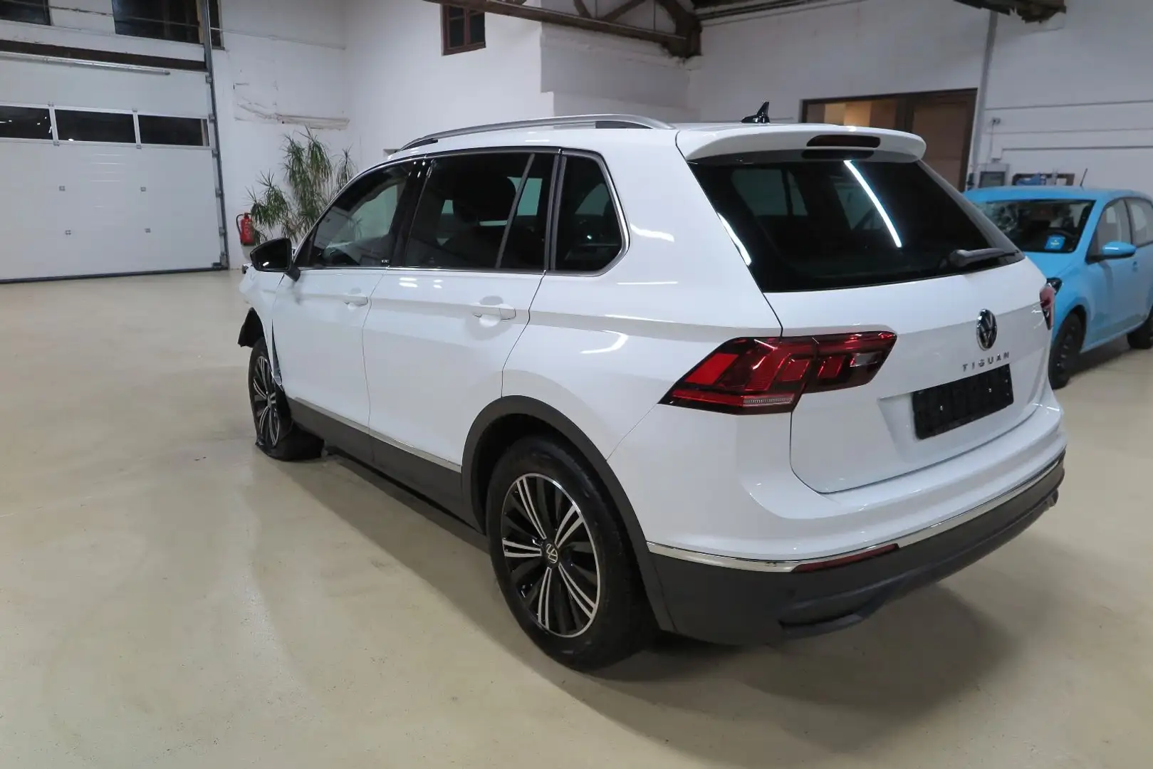 Volkswagen Tiguan Move 1.5 TSI DSG Matrix-LED Navi AHK NAVI Weiß - 2