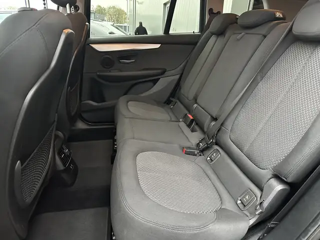 BMW 2 Series view 10