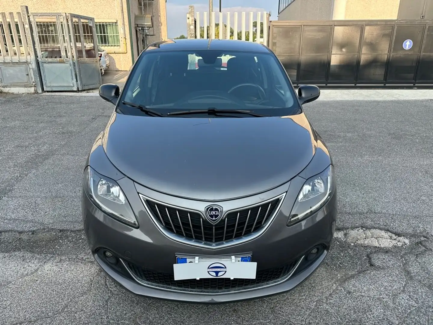 Lancia Ypsilon 1.0 FireFly 5porte S&S Hybrid Gold Gris - 2