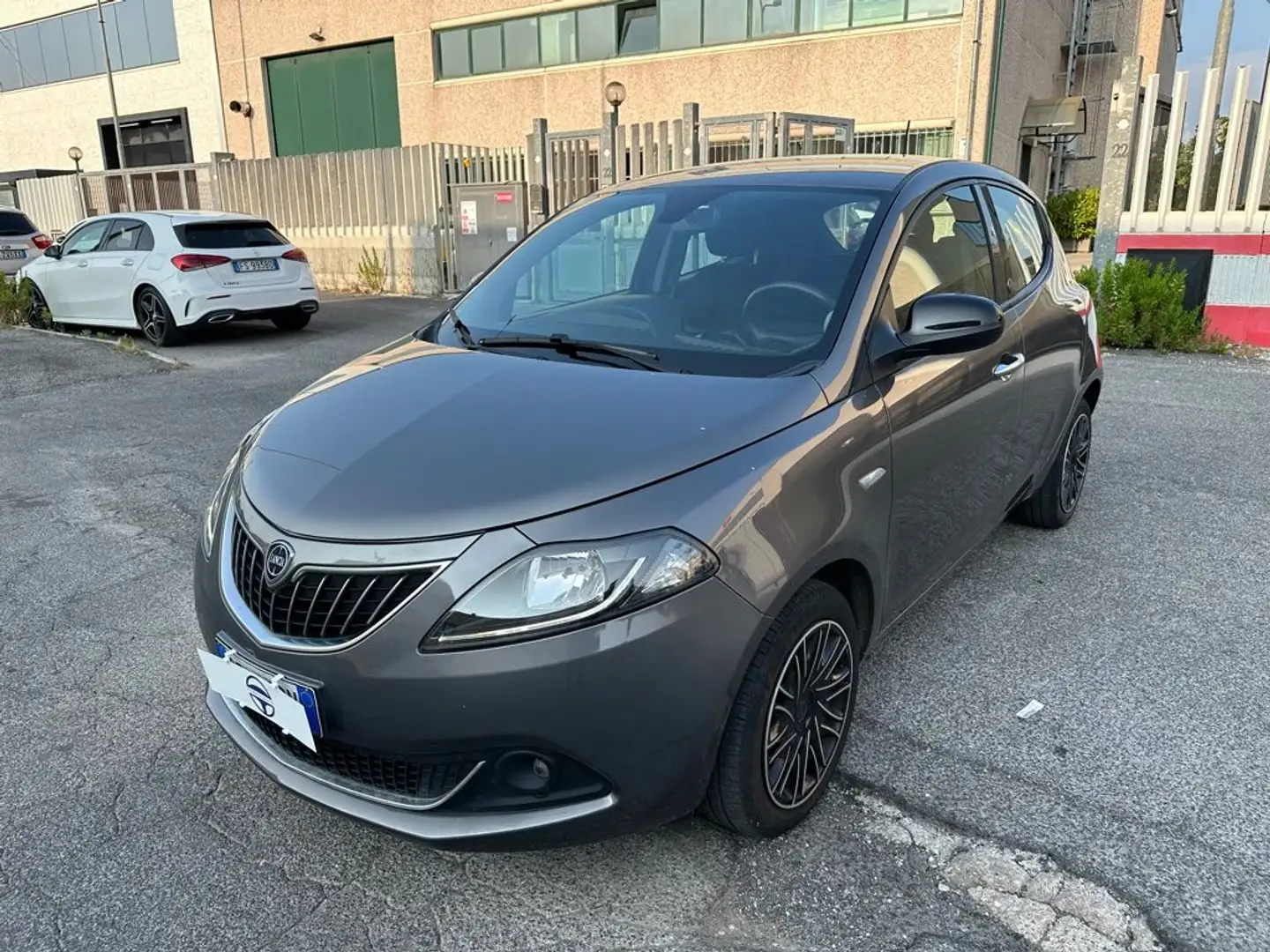 Lancia Ypsilon 1.0 FireFly 5porte S&S Hybrid Gold Gris - 1