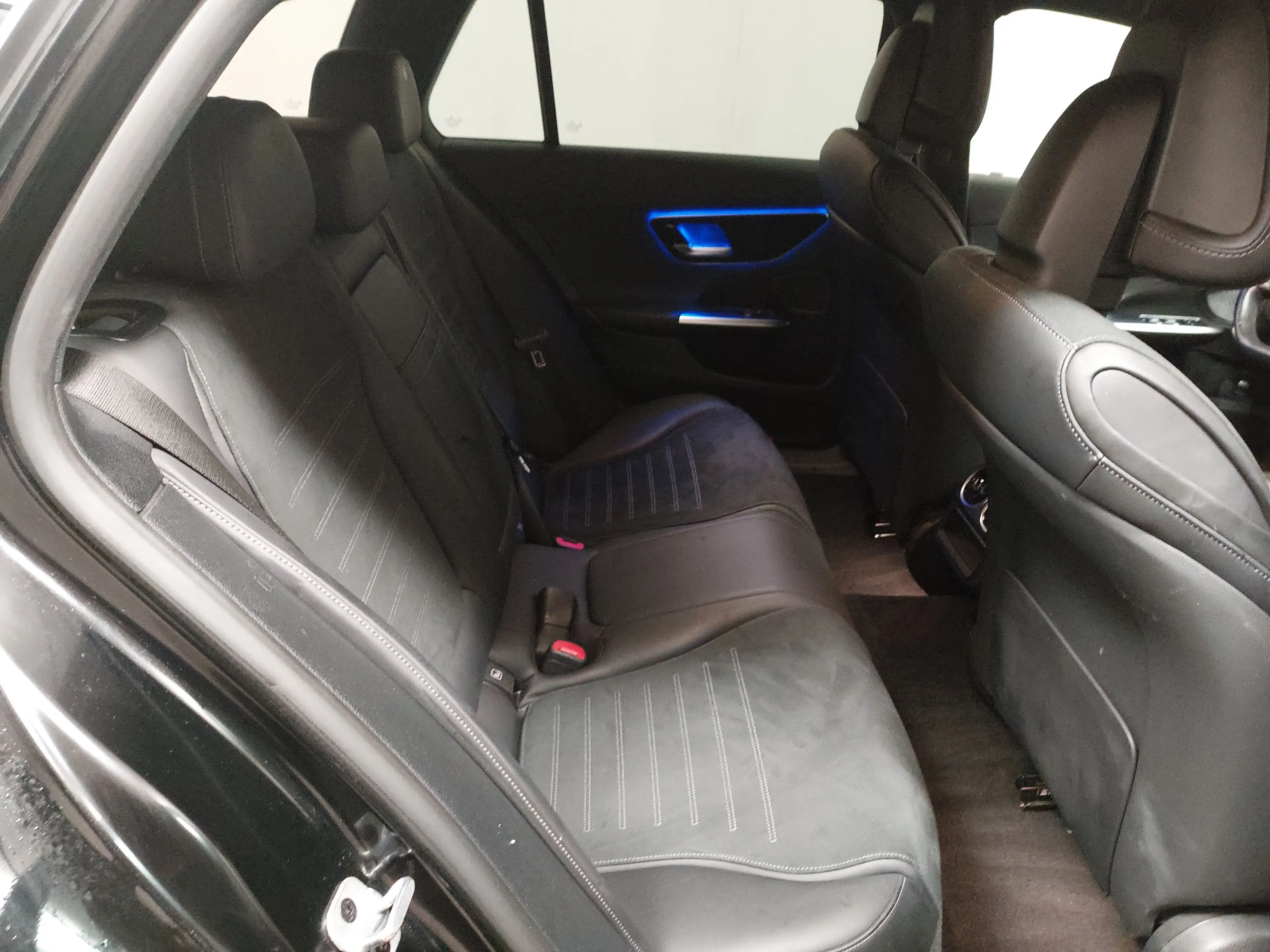 Mercedes-Benz C 220 d T AMG Line T-Leder Navi LED AHK — photo 12