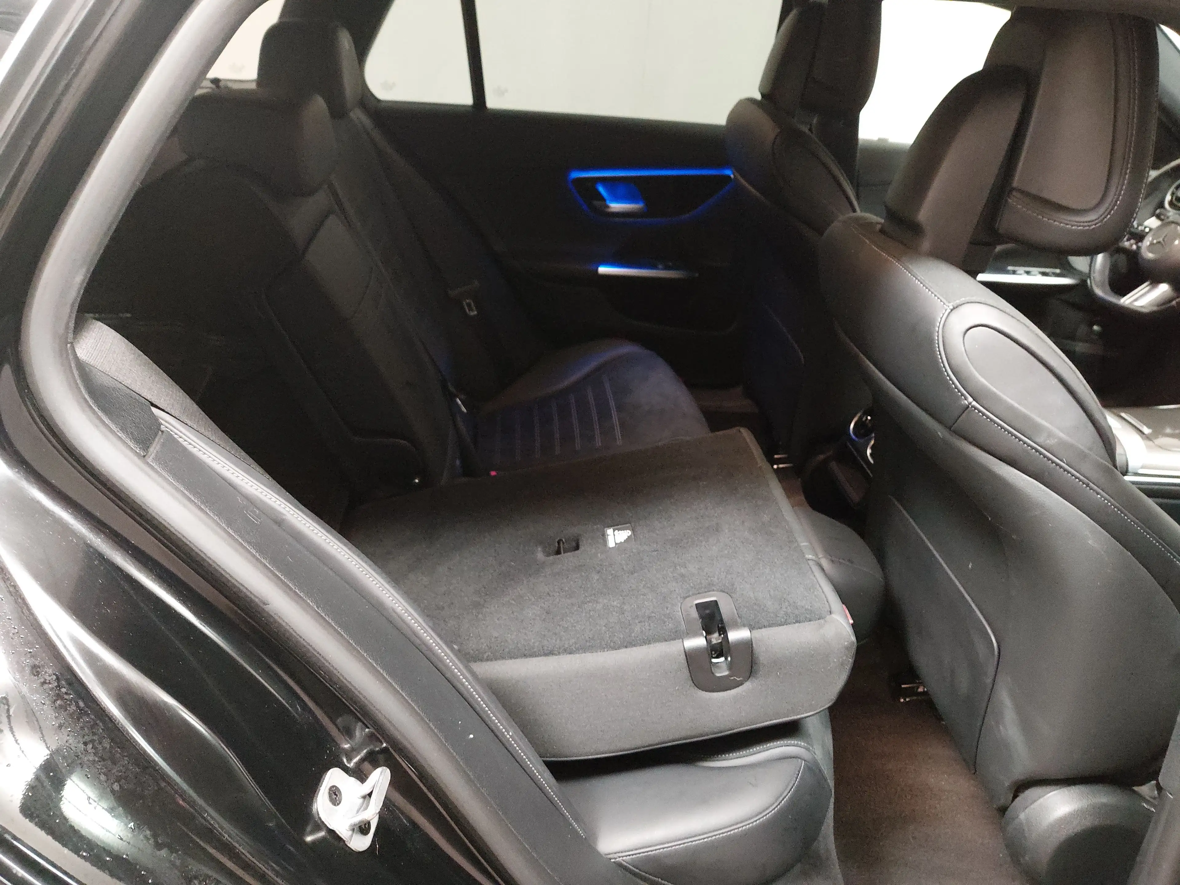 Mercedes-Benz C 220 d T AMG Line T-Leder Navi LED AHK — photo 11