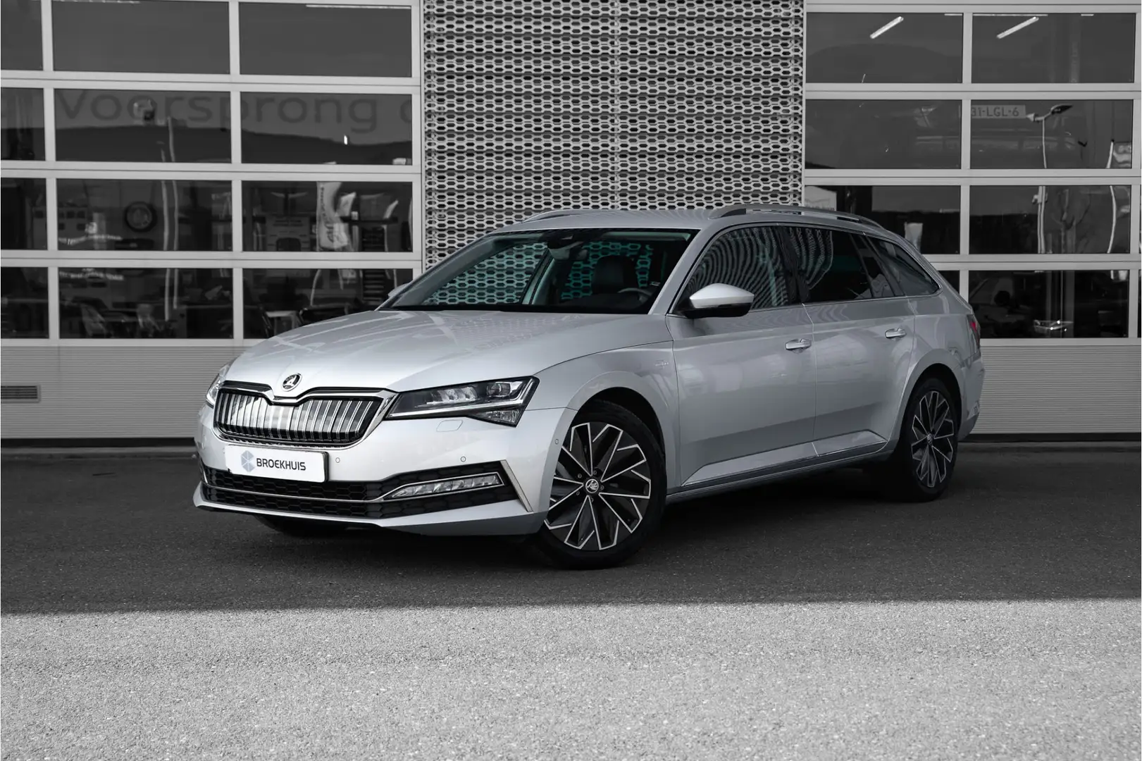 Skoda Superb Combi 1.4 TSI iV 218 pk Laurin & Klement | Trekhaa Zilver - 1