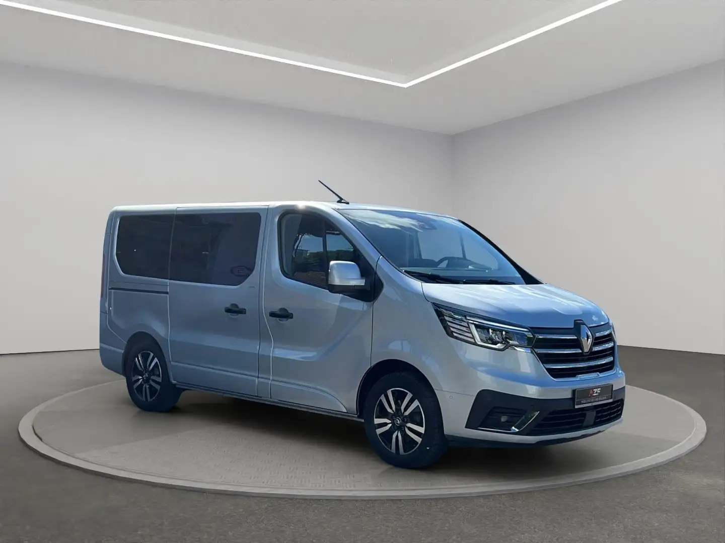 Renault Trafic SpaceClass 2.0 BLUE dCi DSG LED+SHZ Gris - 2