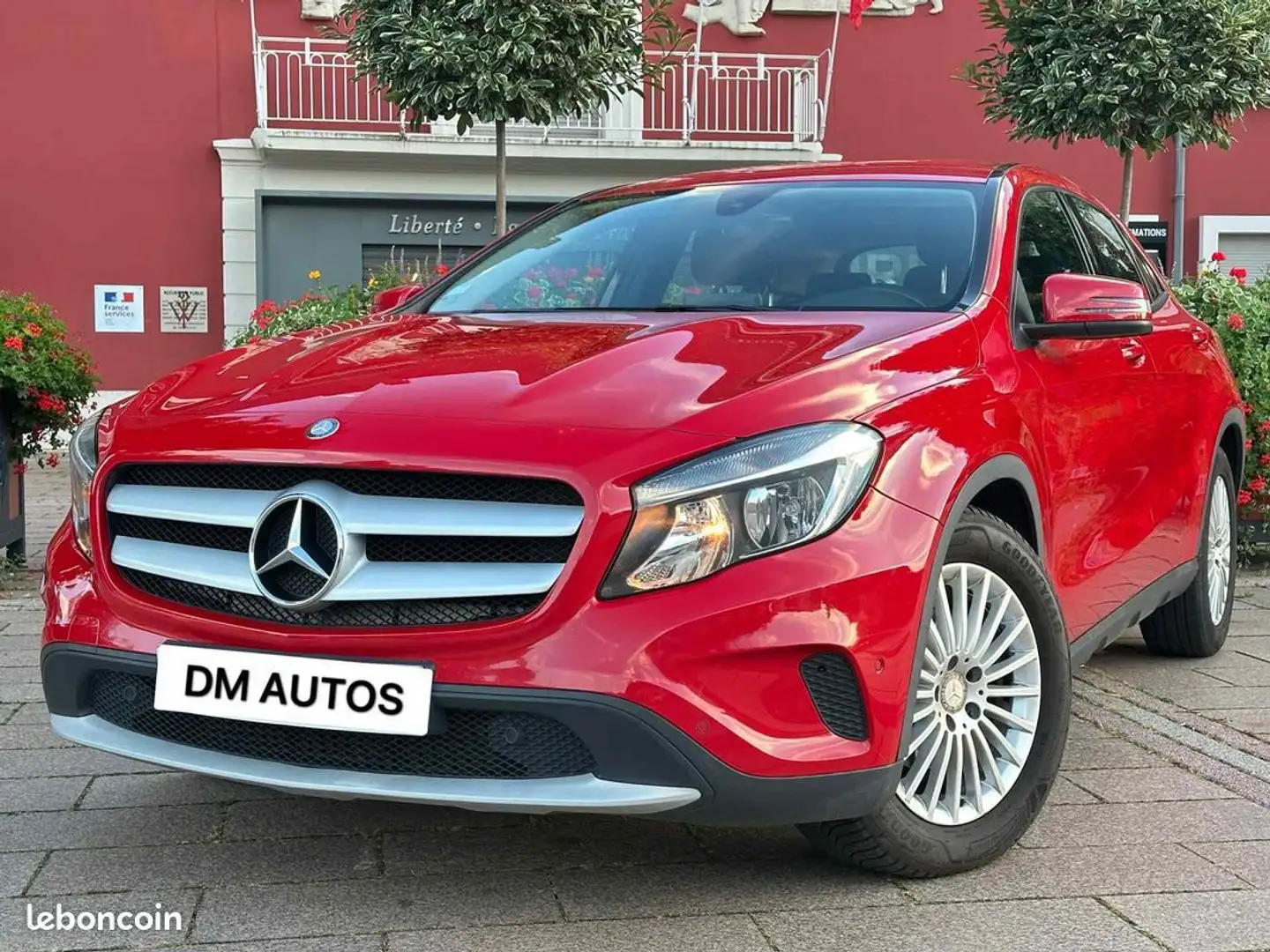 Mercedes-Benz GLA 180 Classe Mercedes benz 180 cdi intuition 2015 Rot - 1
