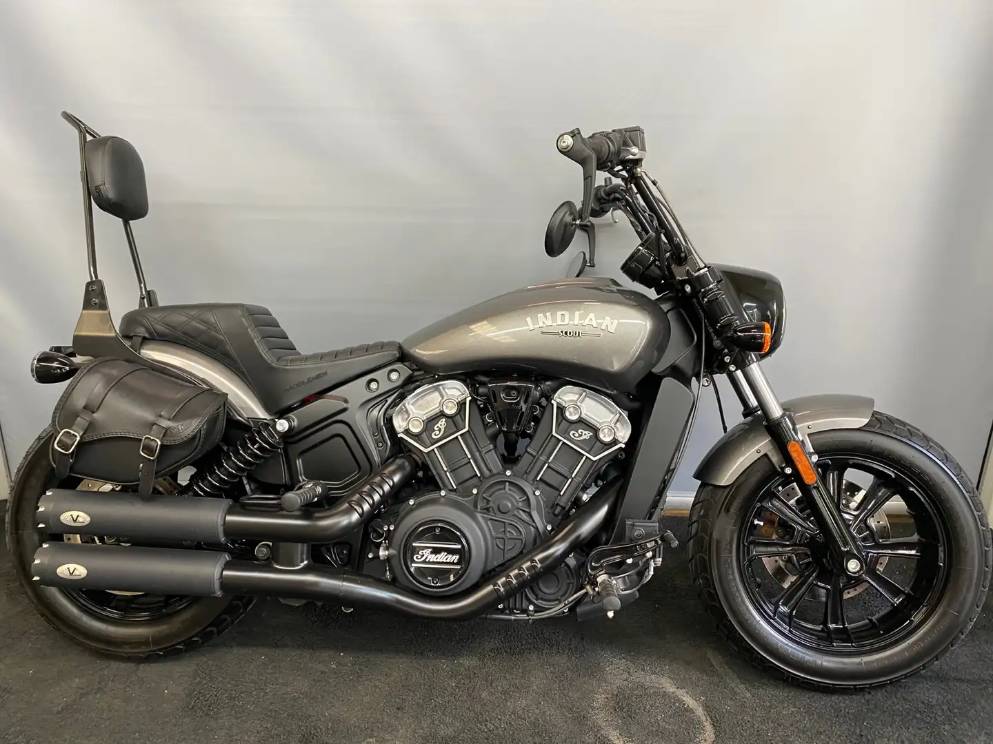 Indian Scout INDIAN SCOUT BOBBER *** garantie *** Gris - 1