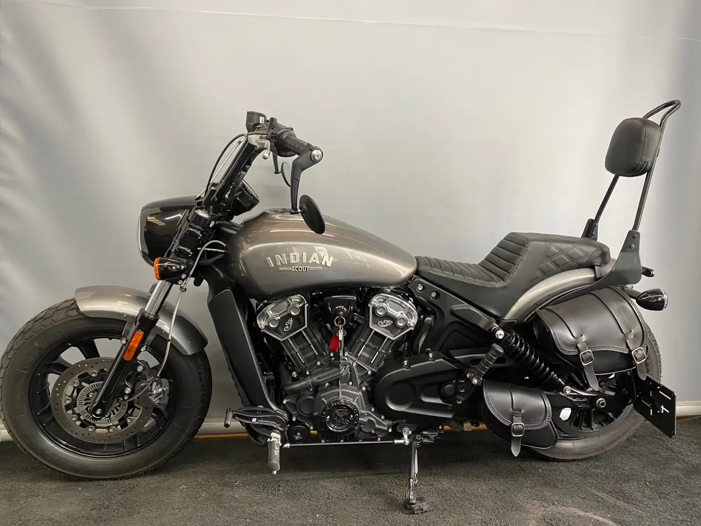 Indian Scout INDIAN SCOUT BOBBER *** garantie *** Gris - 2