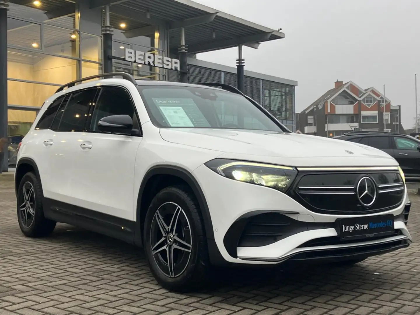 Mercedes-Benz EQB 250 AMG Night / Garantie / Panoramadach / Burmester Alb - 1