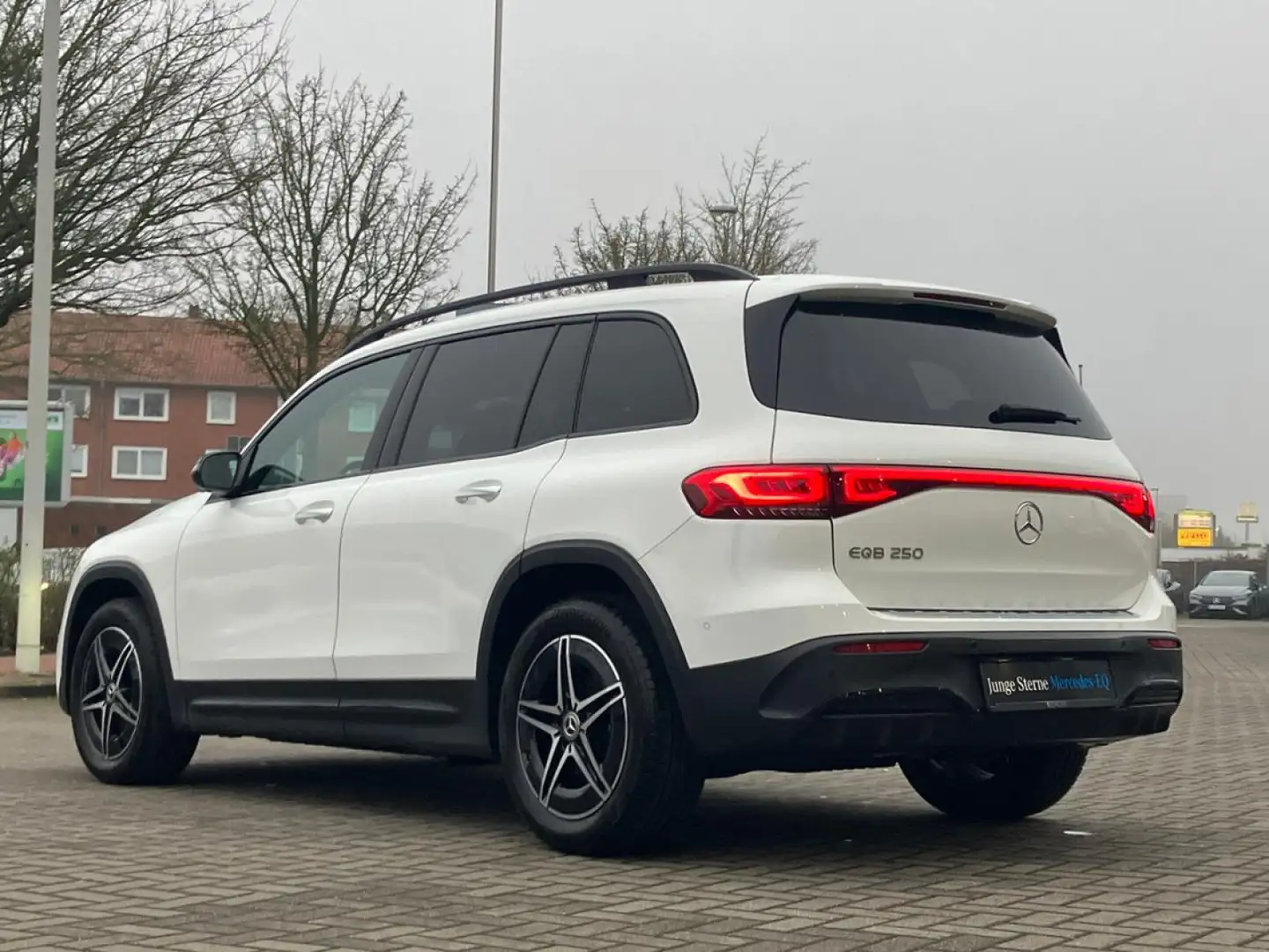 Mercedes-Benz EQB 250 AMG Night / Garantie / Panoramadach / Burmester Alb - 2