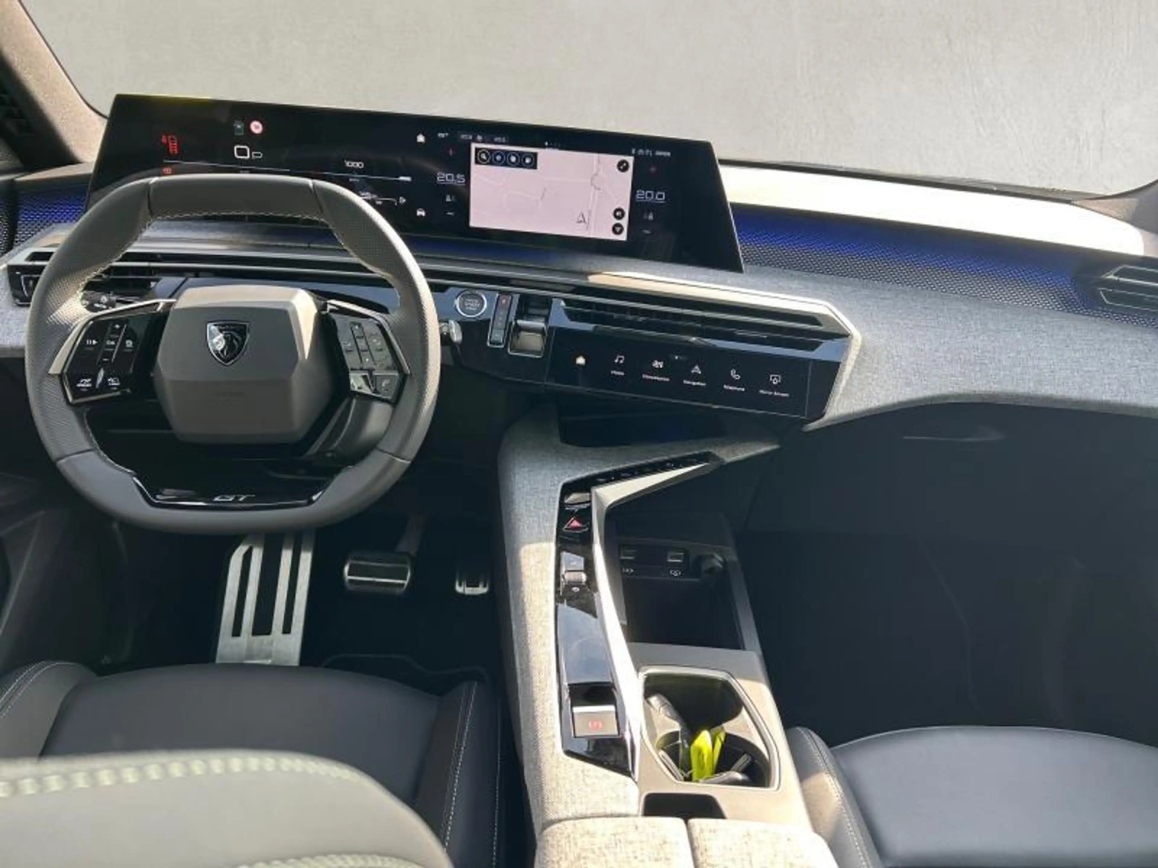 Peugeot 5008 III & e- GT — photo 12