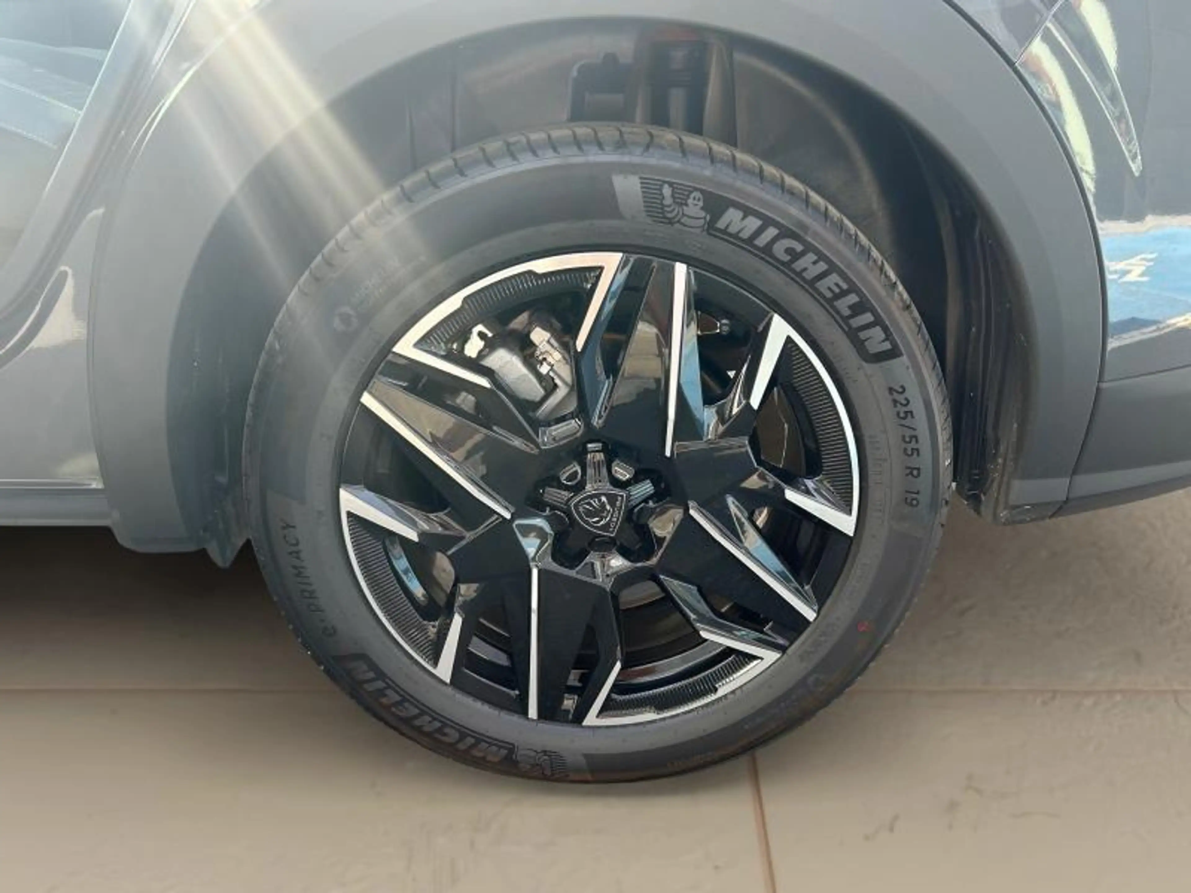 Peugeot 5008 III & e- GT — photo 15