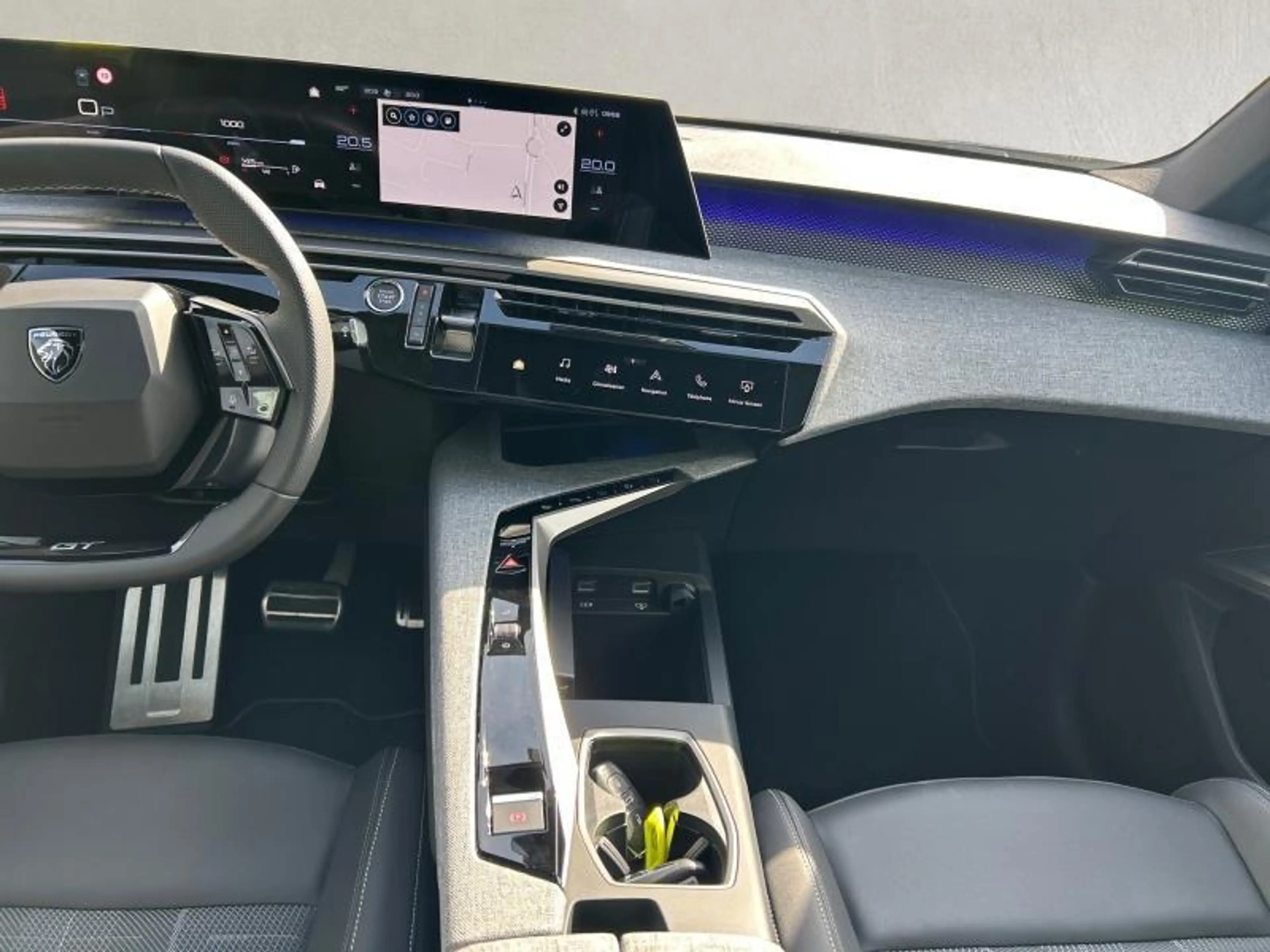 Peugeot 5008 III & e- GT — photo 11