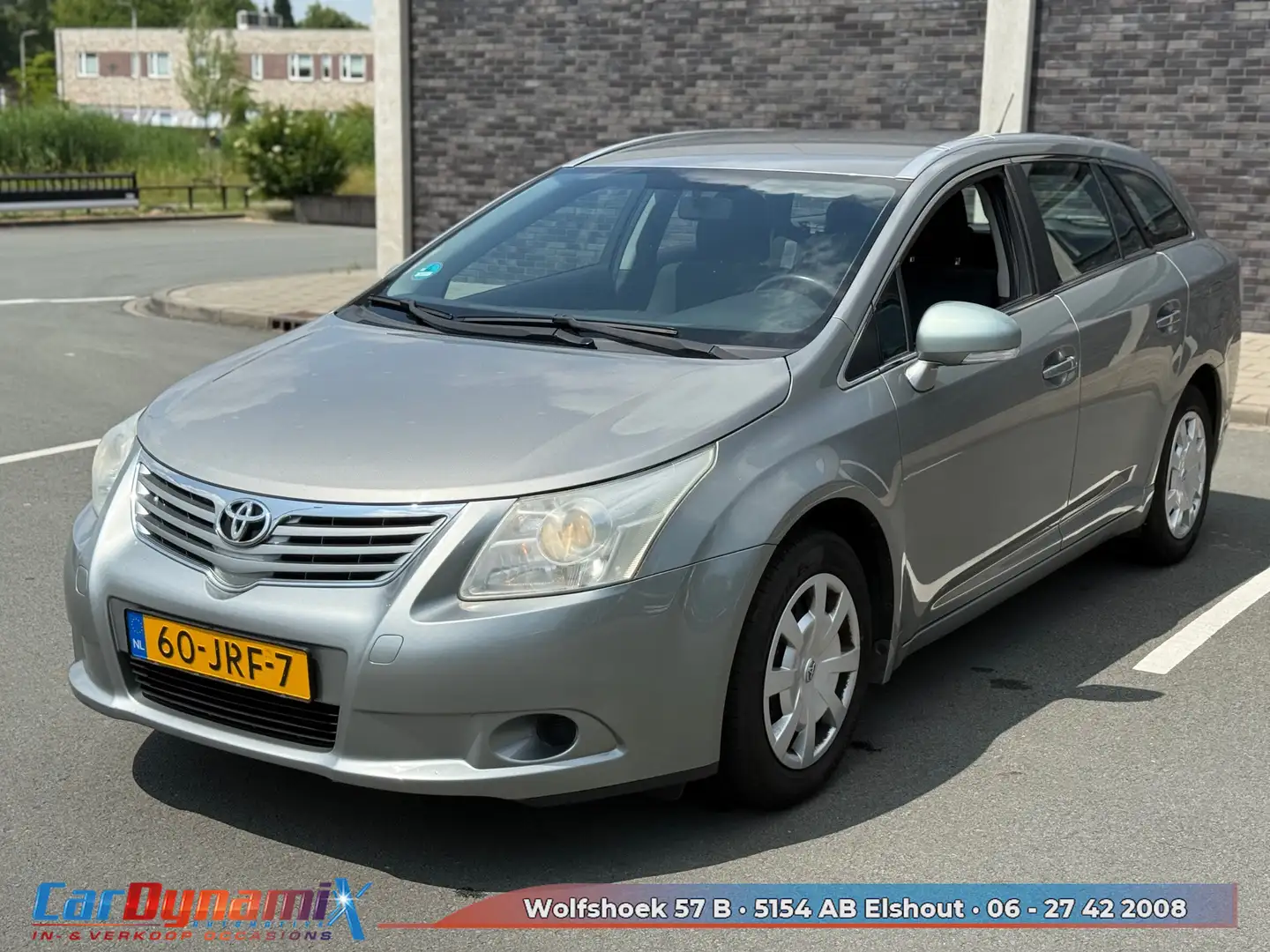 Toyota Avensis Wagon 1.6 VVTi Comfort // Airco // Cruise // NAP / Grijs - 2