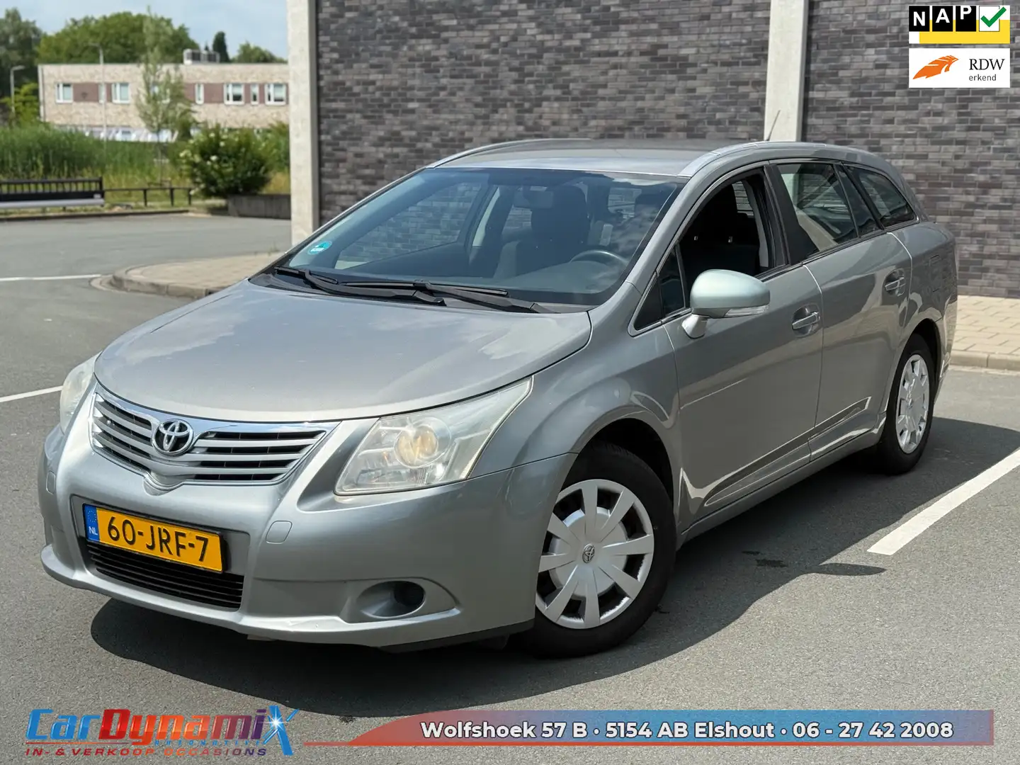 Toyota Avensis Wagon 1.6 VVTi Comfort // Airco // Cruise // NAP / Grijs - 1