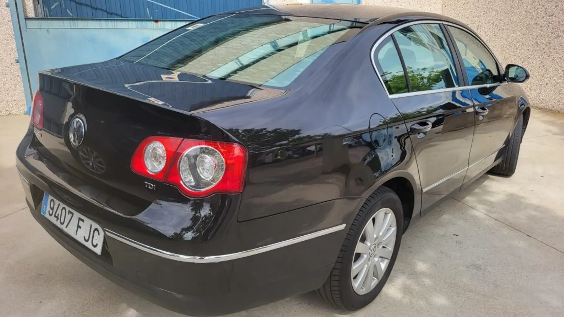 Volkswagen Passat 1.9TDI Trendline Bleu - 2