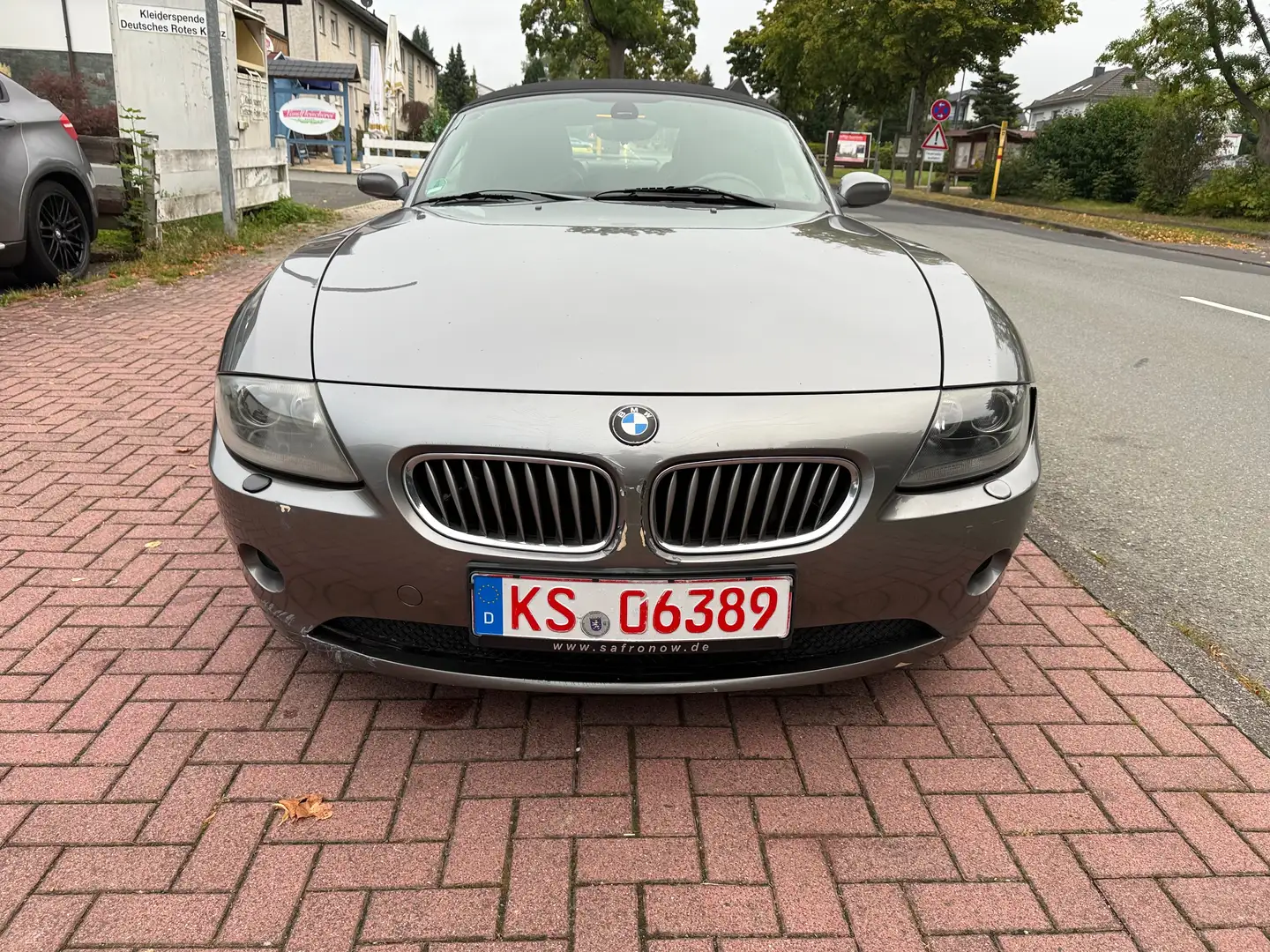 BMW Z4 2.2i Cabrio Leder Klima Sitzheizung HU AU 12/2026 Grau - 2