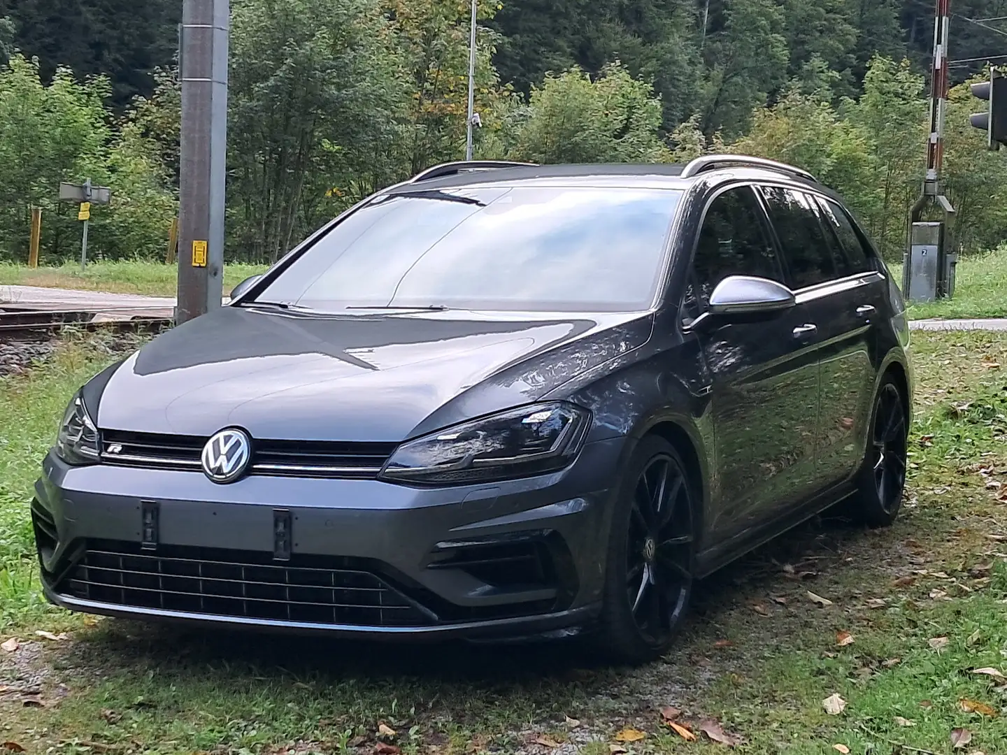 Volkswagen Golf Variant R Facelift Dynaudio Alcantara Grau - 1