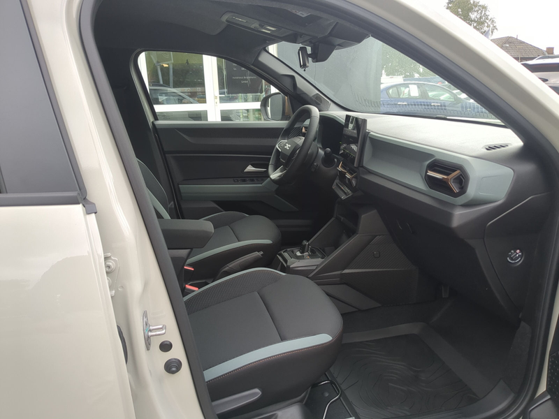 Dacia Duster Hybrid 155 Extreme SHZ LED RFK PDC — photo 9