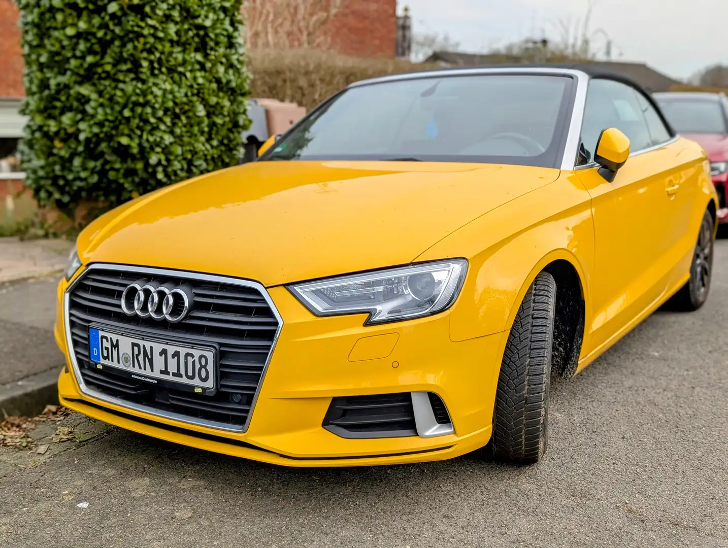 Audi A3 35 TFSI cylinder on demand Cabrio S tronic sport Yellow - 1