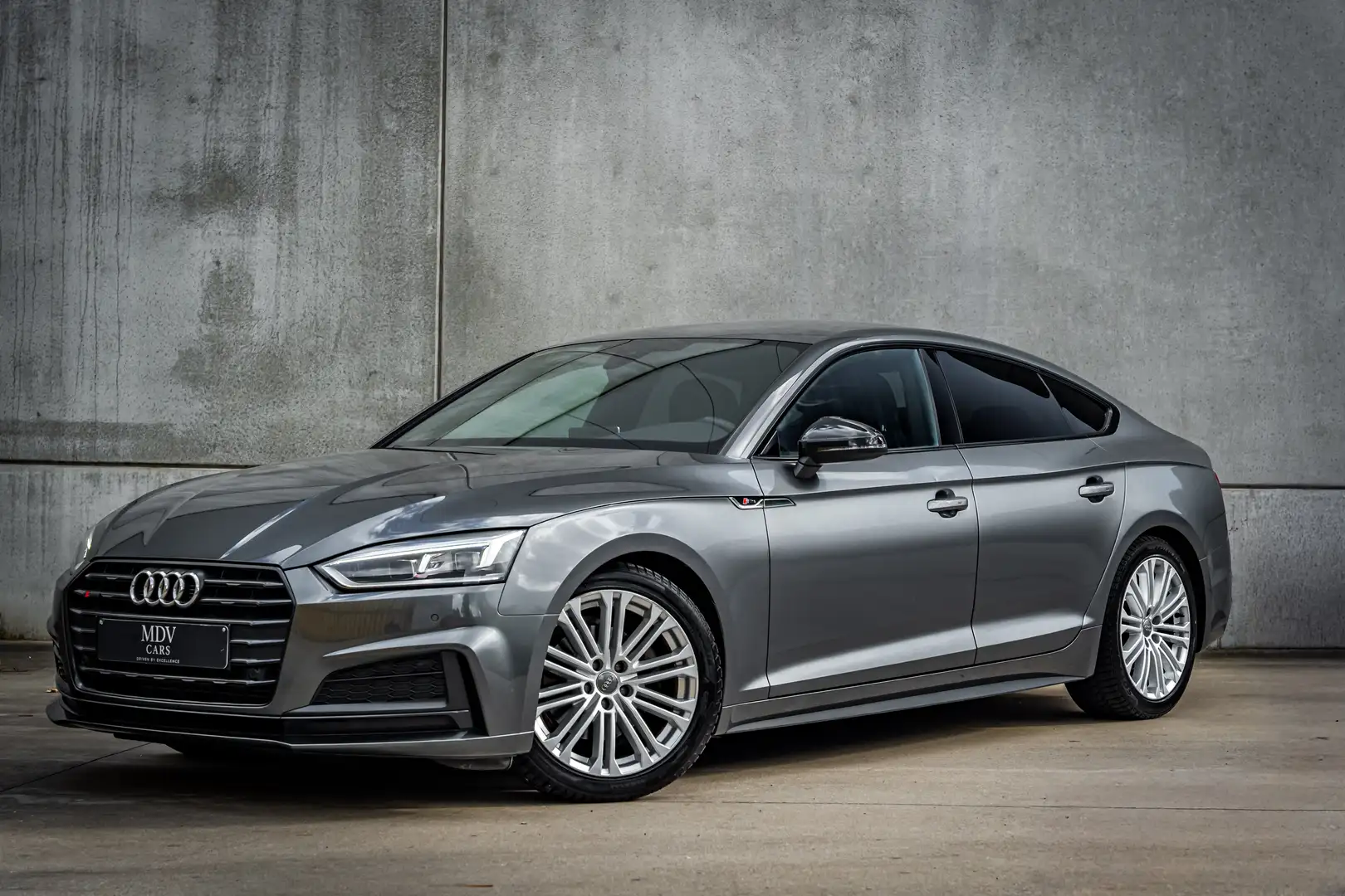 Audi A5 S-LINE 40TFSI Grijs - 1