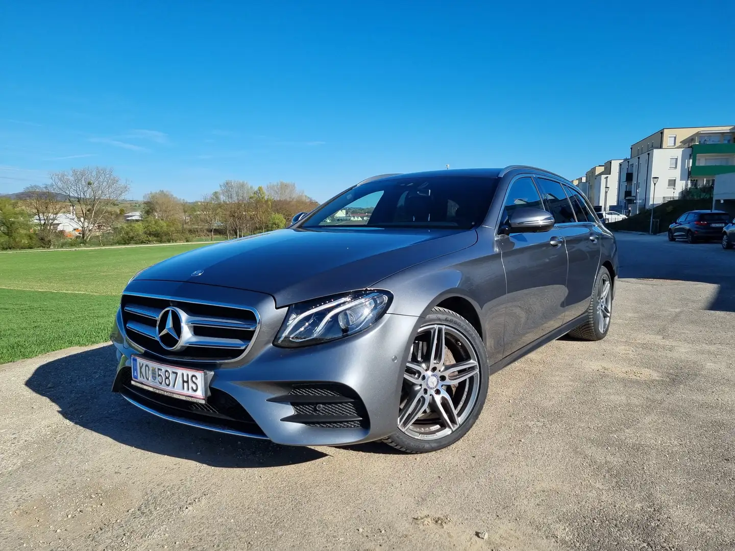 Mercedes-Benz E 220 AMG Line, BREMSEN, REIFEN NEU, PICKERL BIS 2027 Grau - 1