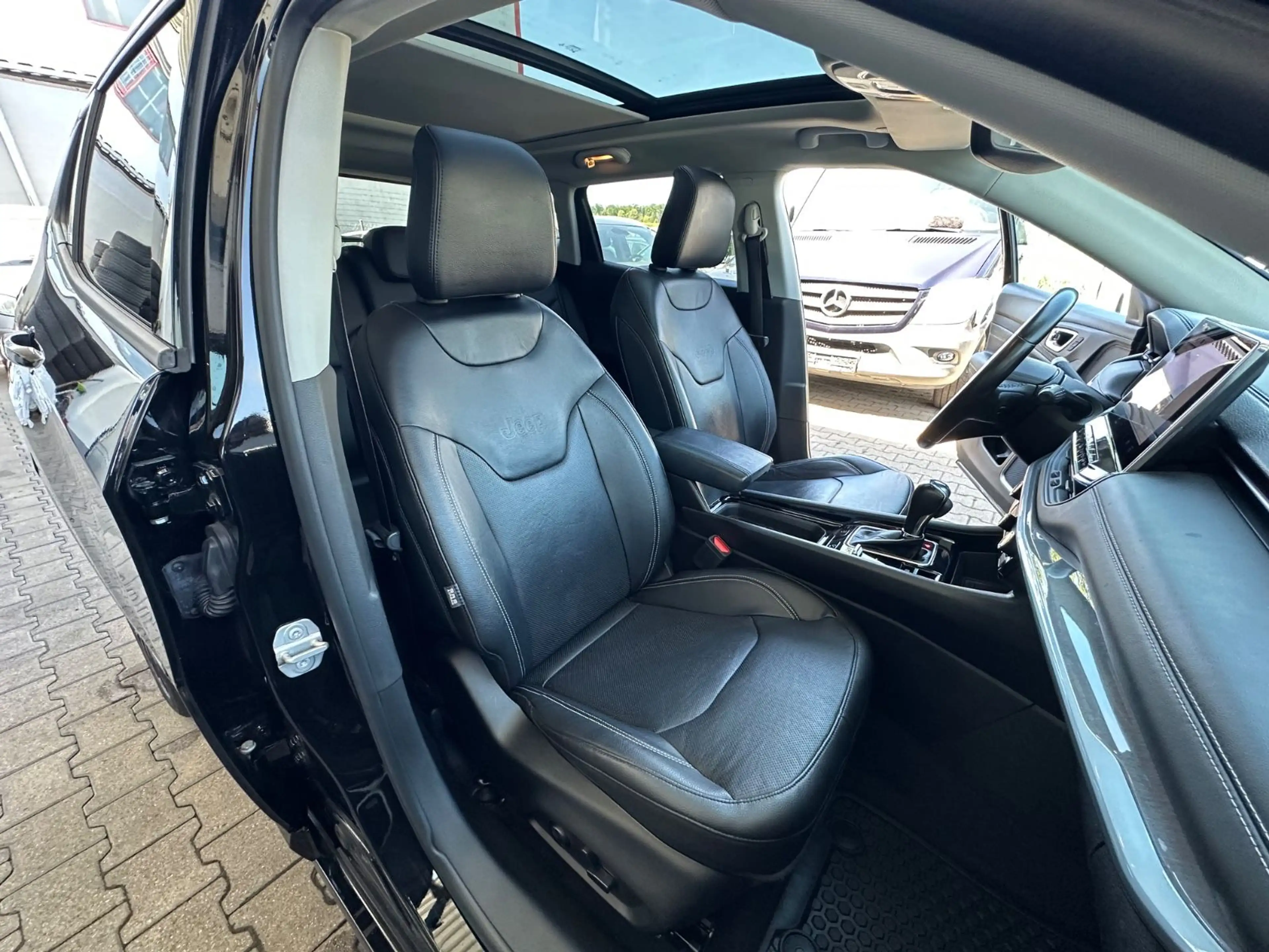 Jeep Compass S Plug-In Hybrid 4WD Panorama/Leder/R-Ka — photo 9