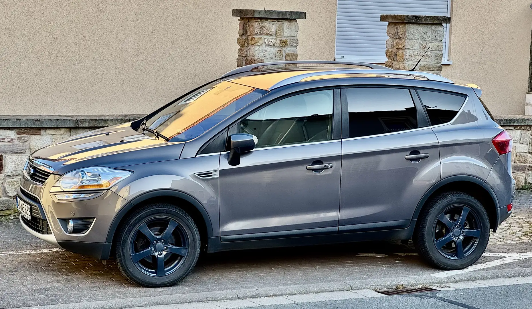 Ford Kuga S 2.0 TDCi 4x4 Plus Editionsmodell - 1