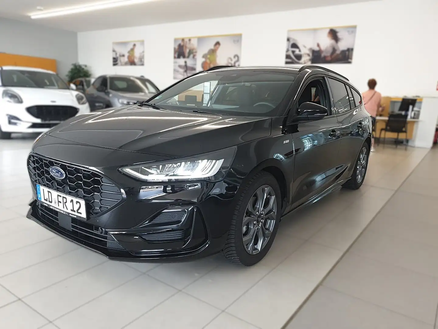 Ford Focus 1.0 EcoBoost ST-Line Turnier Kombi Schwarz - 2