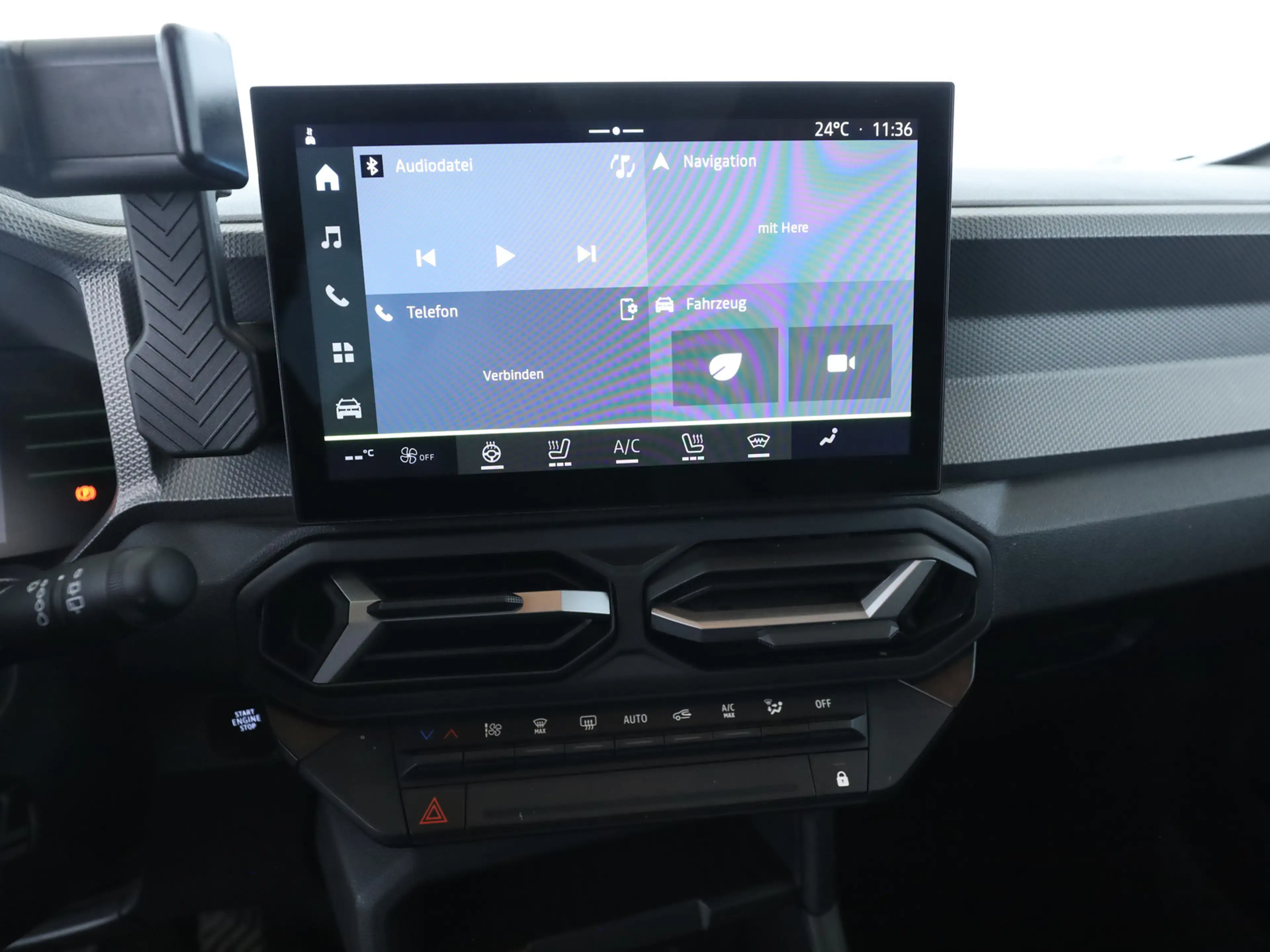 Dacia Duster Neuer Journey mild hybrid 140 — photo 15