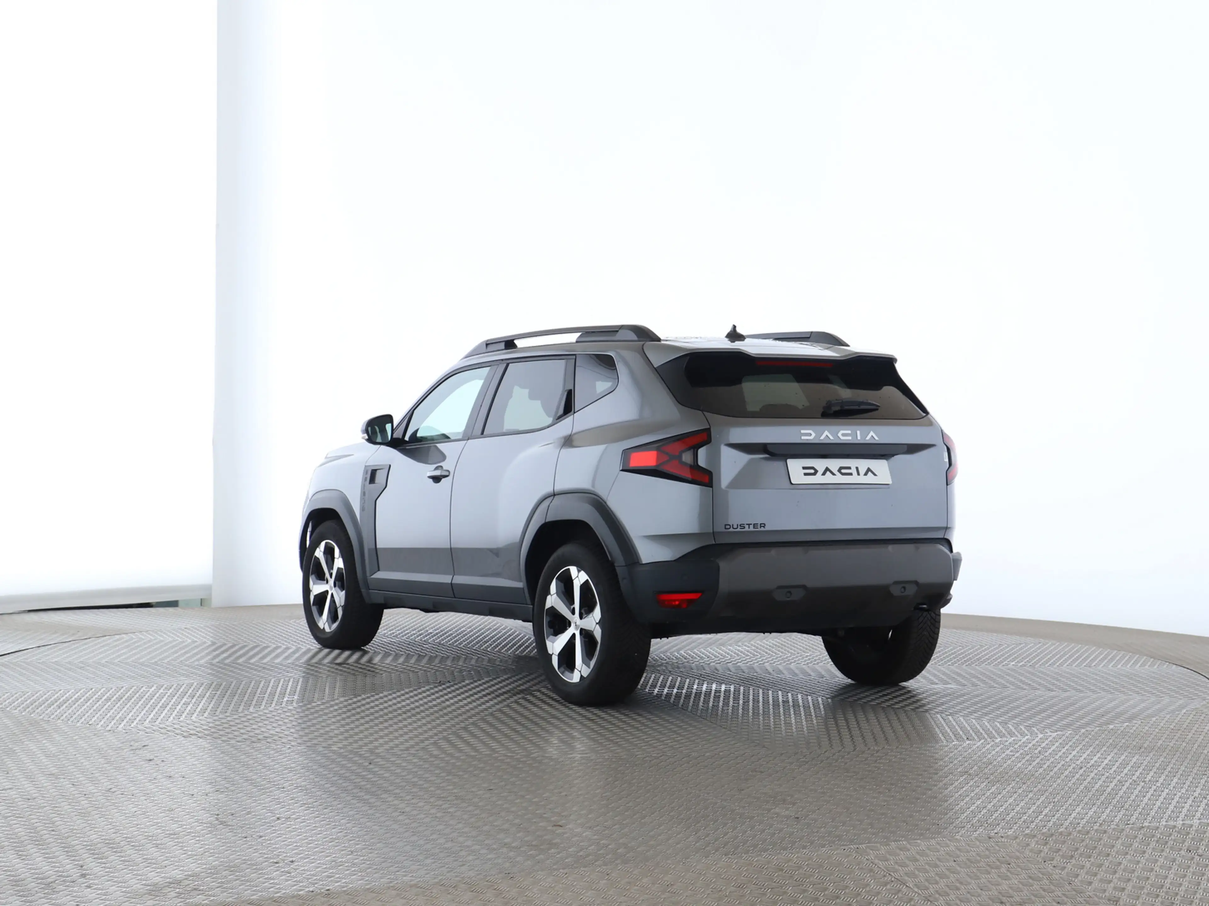Dacia Duster Neuer Journey mild hybrid 140 — photo 4