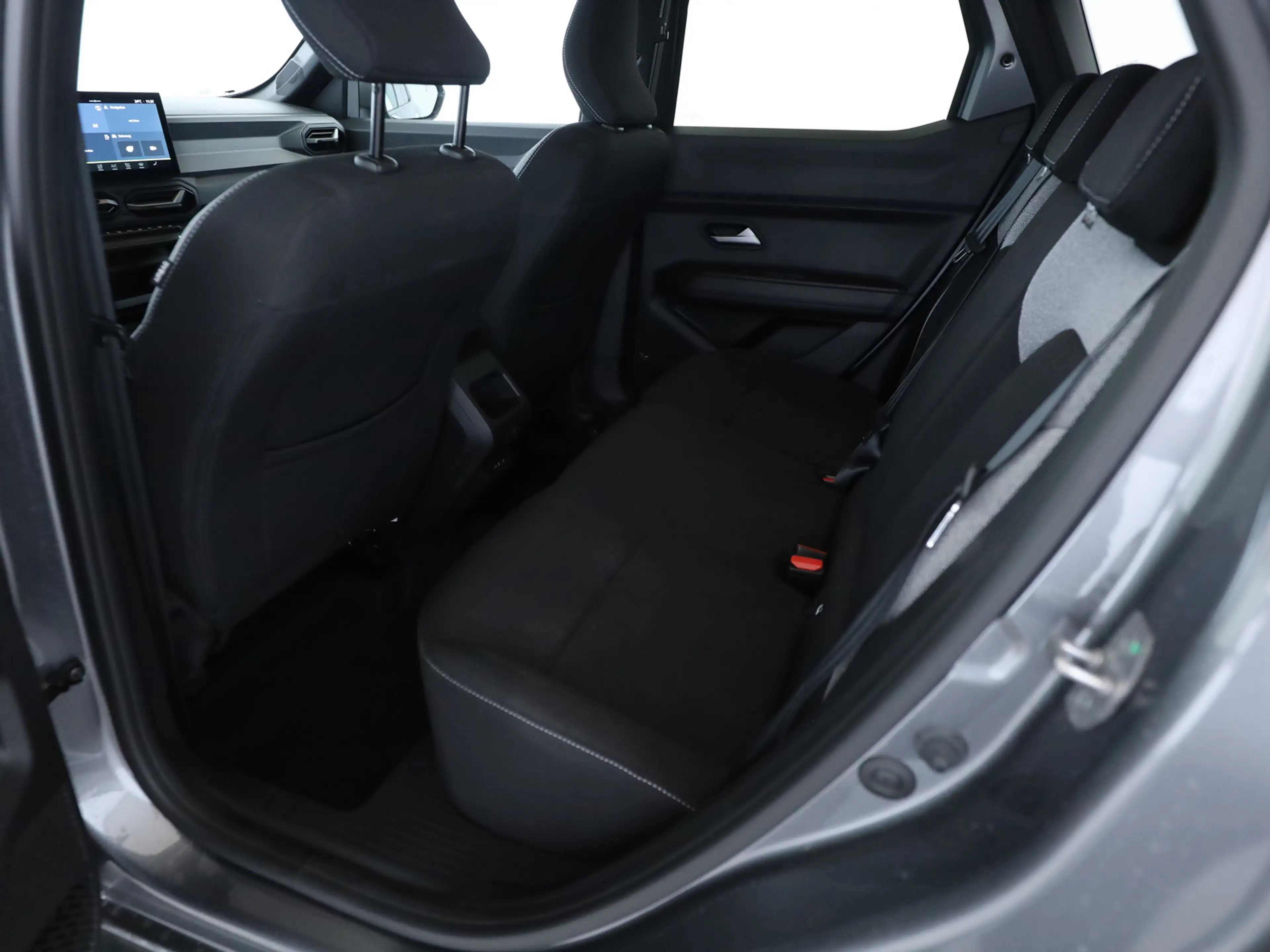 Dacia Duster Neuer Journey mild hybrid 140 — photo 12