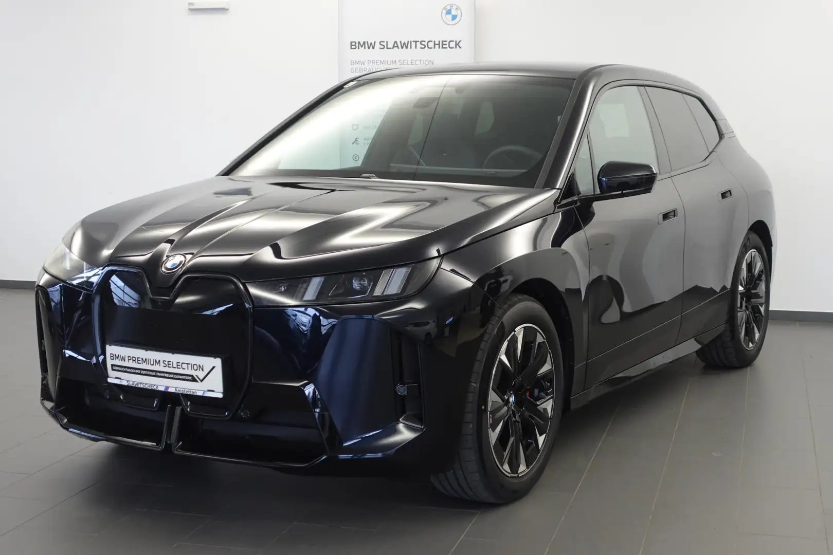 BMW iX xDrive45 I20 Schwarz - 2