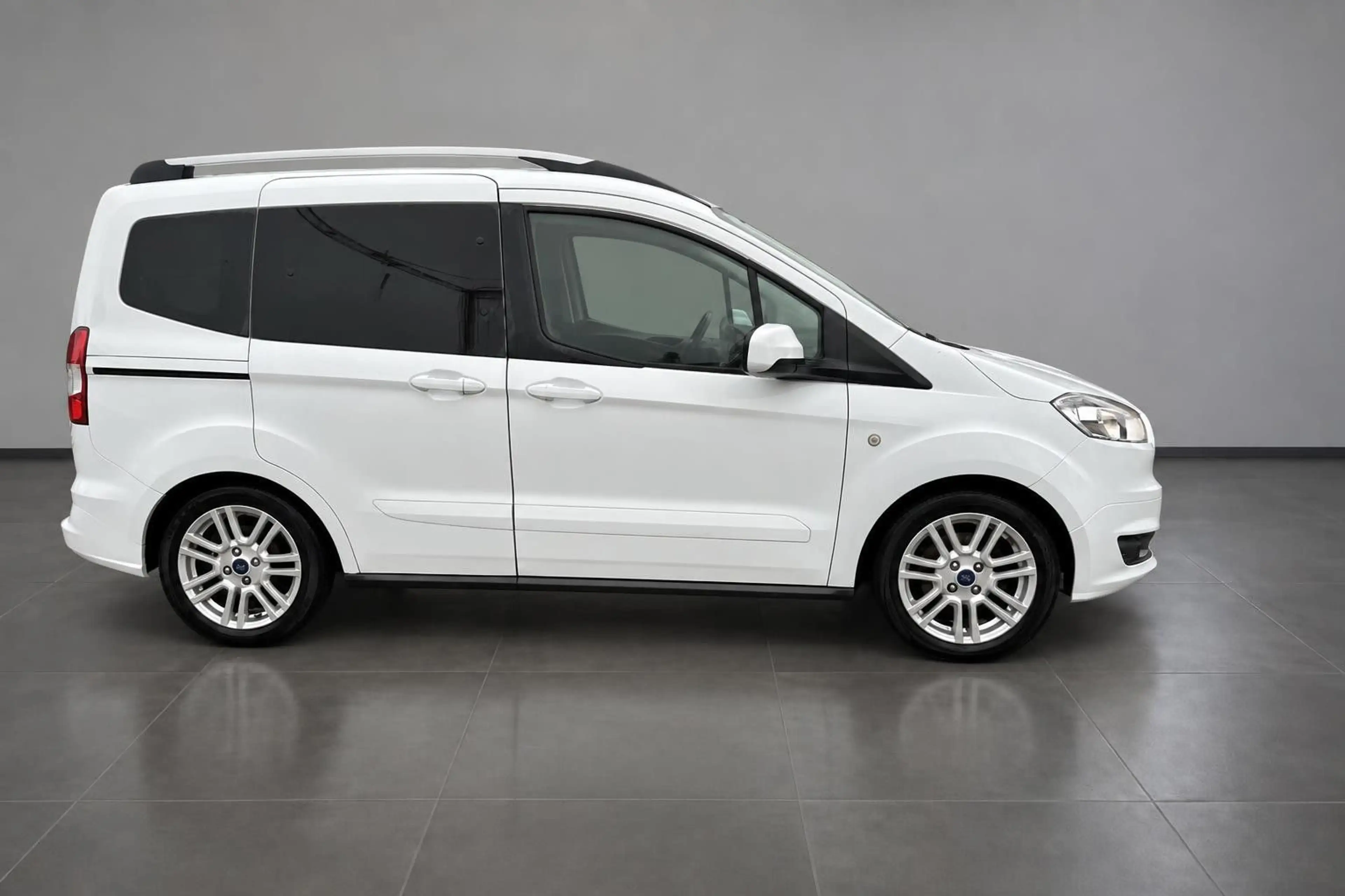 Ford Tourneo Courier Titanium Zahnriemen gewechselt — photo 4