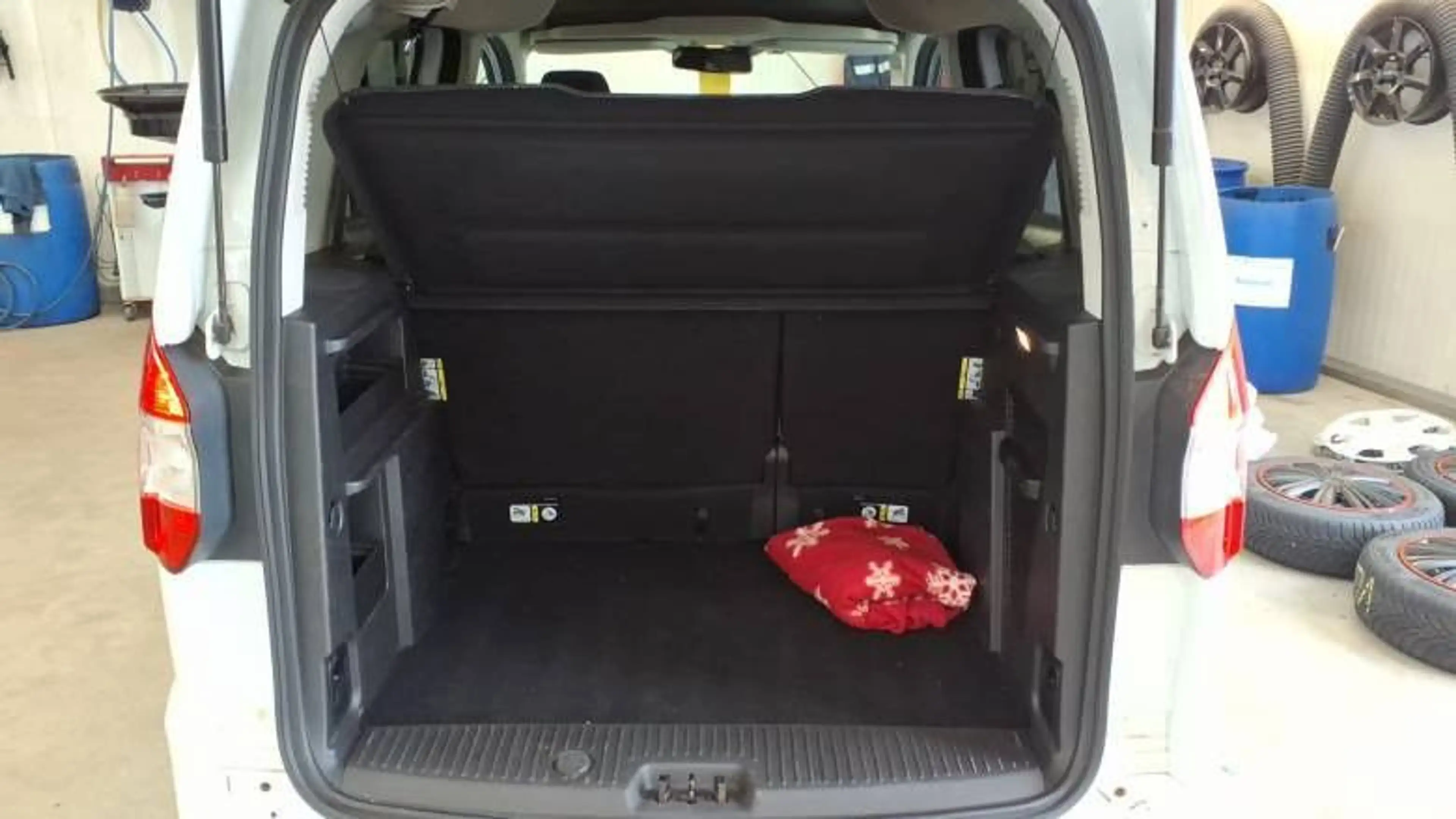 Ford Tourneo Courier Titanium Zahnriemen gewechselt — photo 9