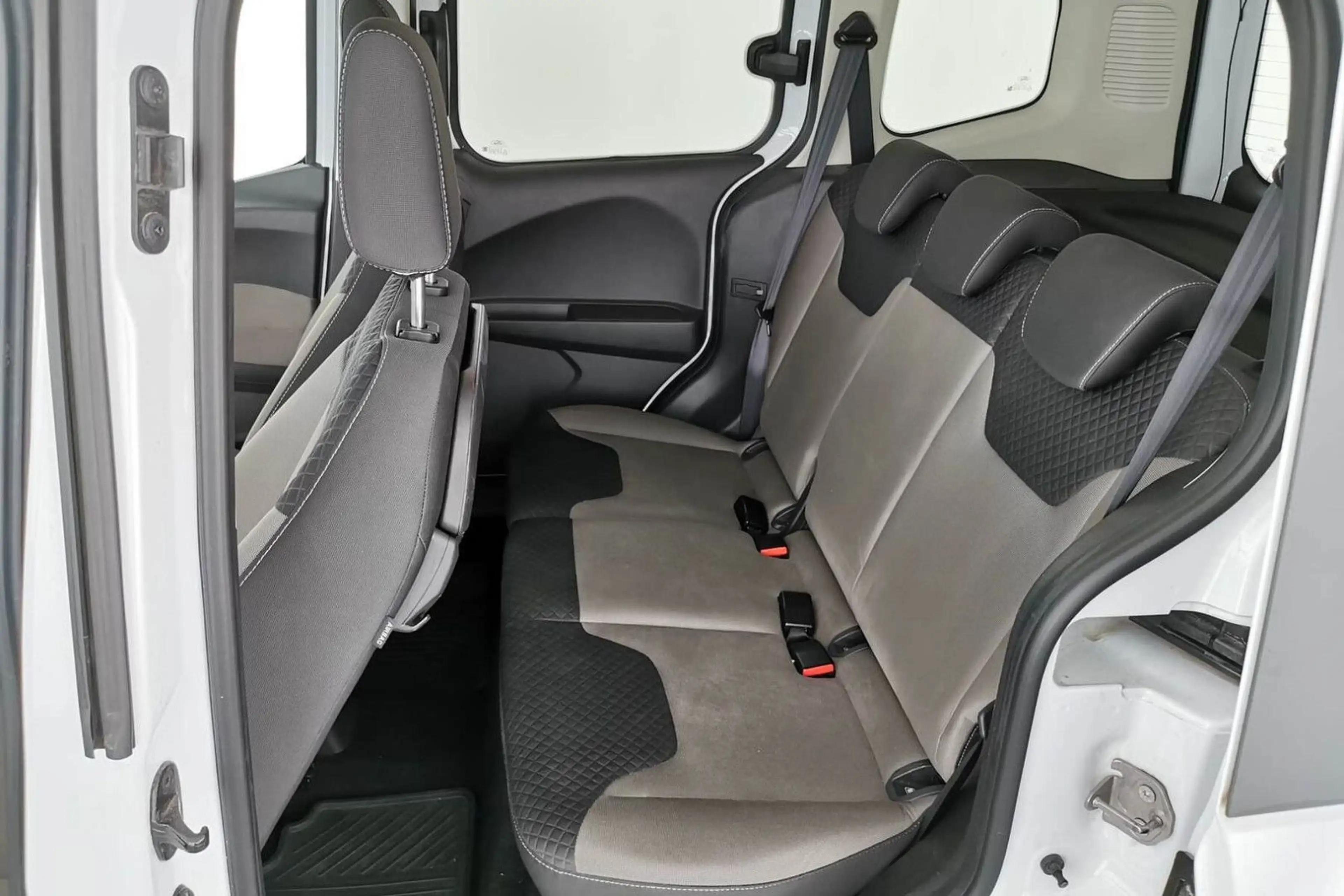 Ford Tourneo Courier Titanium Zahnriemen gewechselt — photo 12