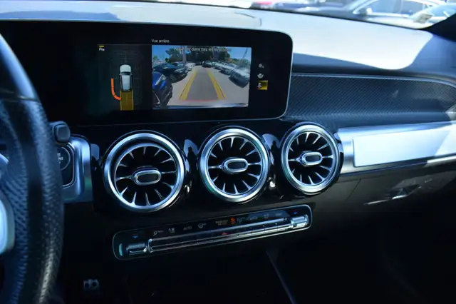 Mercedes-Benz GLB view 14