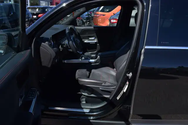 Mercedes-Benz GLB view 6