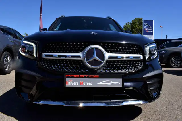 Mercedes-Benz GLB view 4