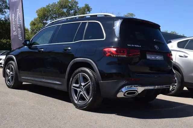 Mercedes-Benz GLB view 3