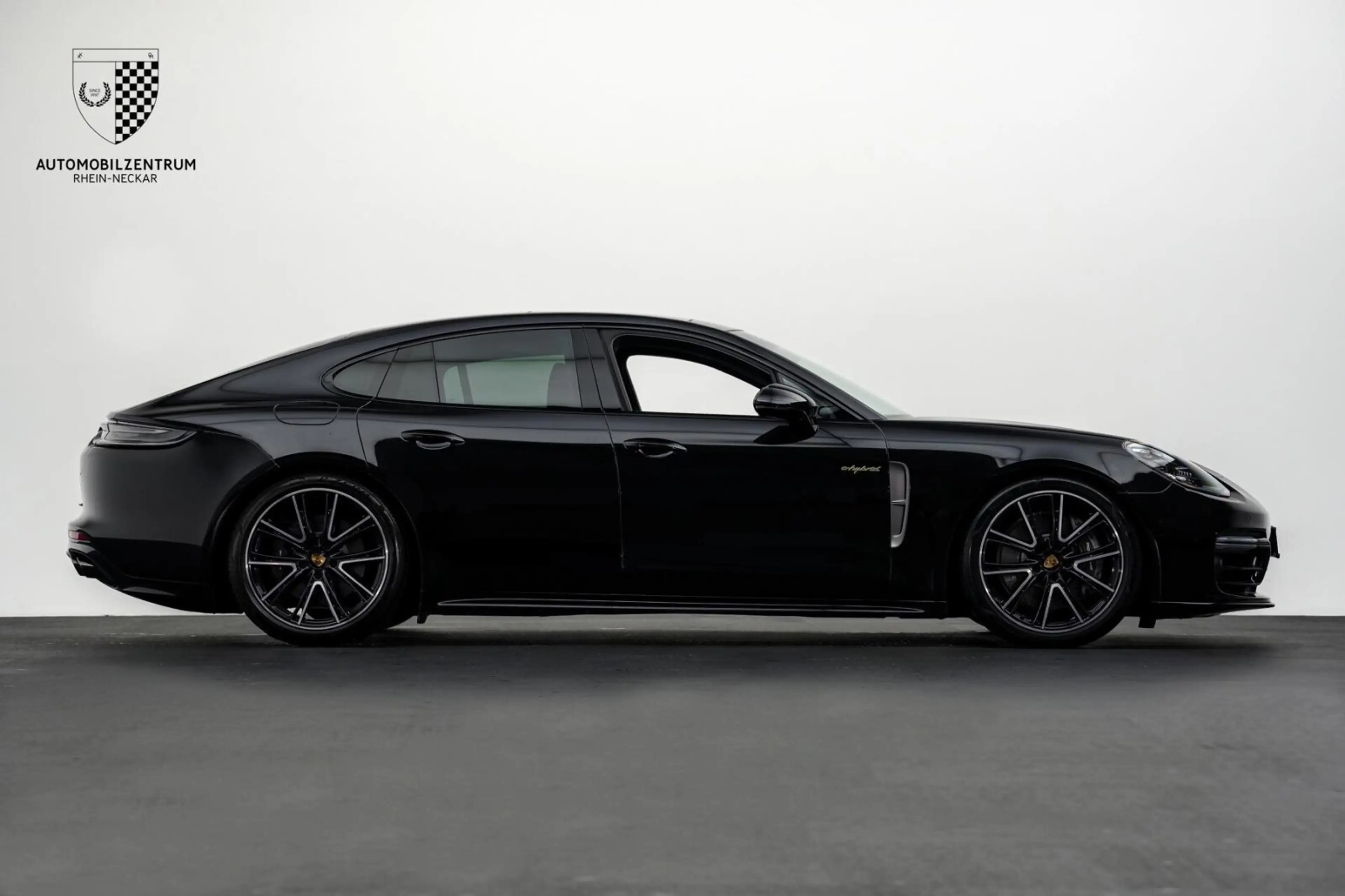 Porsche Panamera Panamera 4 E-Hybrid Platinum Edition SportDesign — photo 2