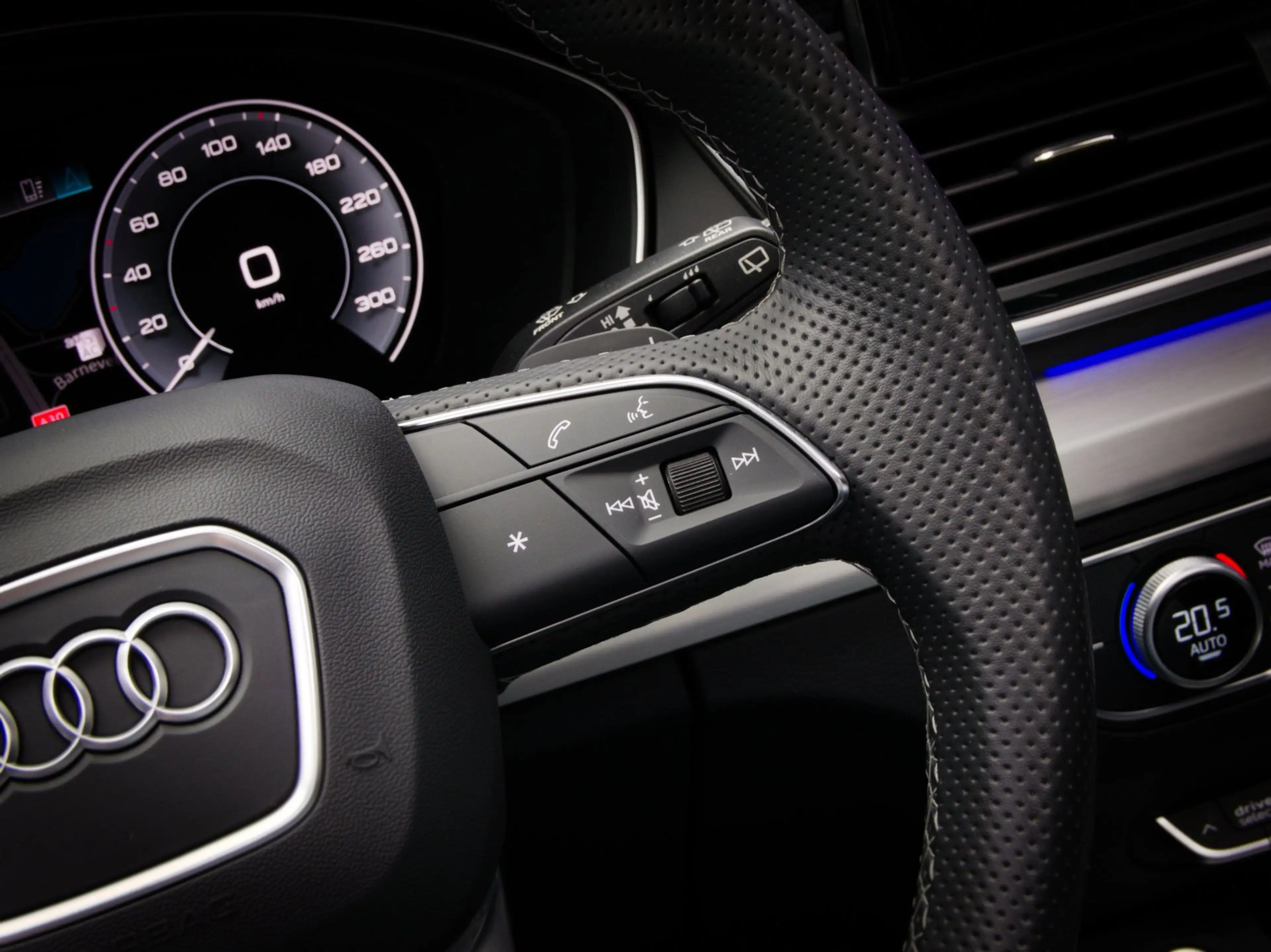 Audi Q5 55 TFSI e S-Line Edition Competition (PANO, B&O, H — photo 31