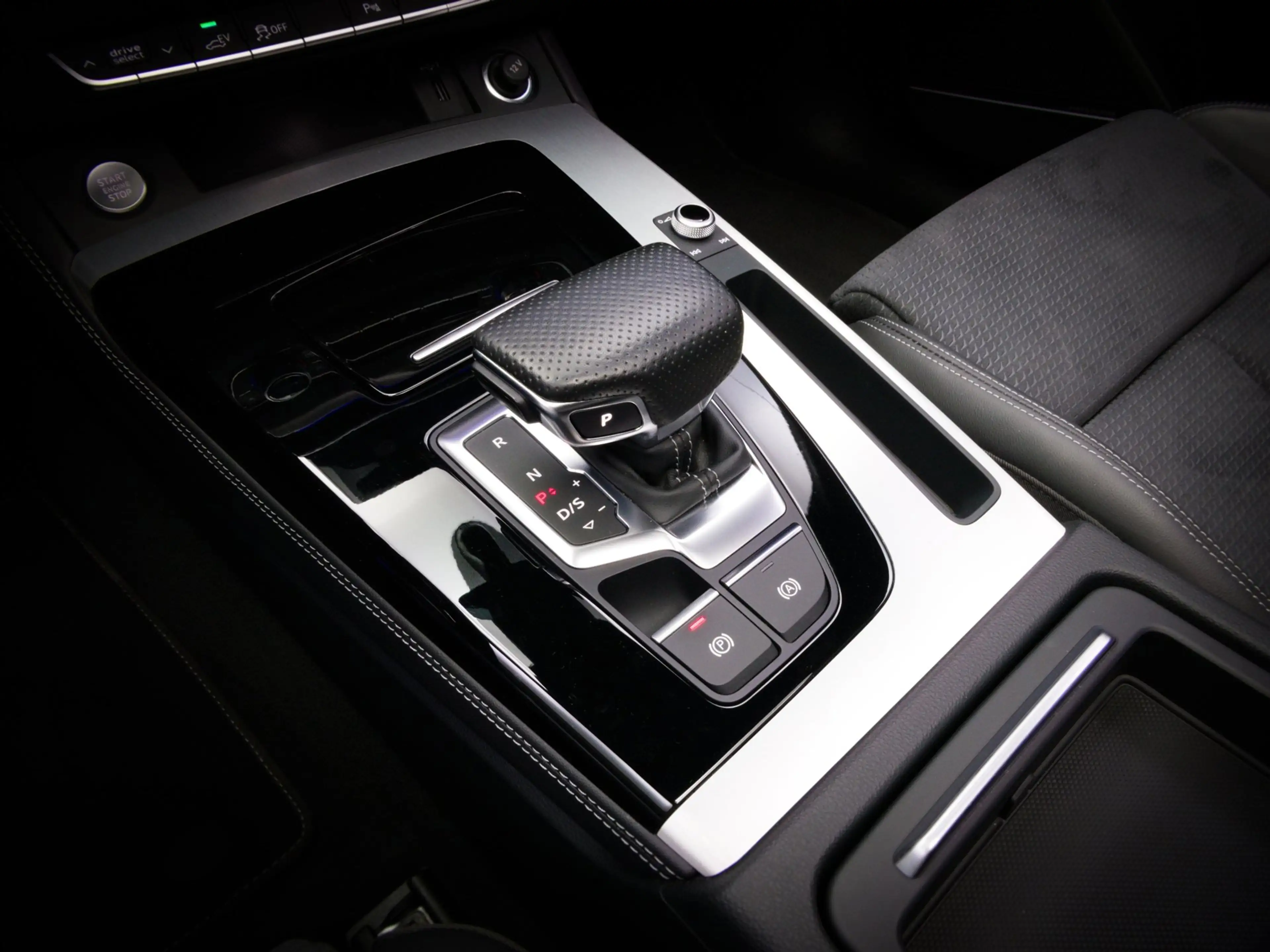 Audi Q5 55 TFSI e S-Line Edition Competition (PANO, B&O, H — photo 28