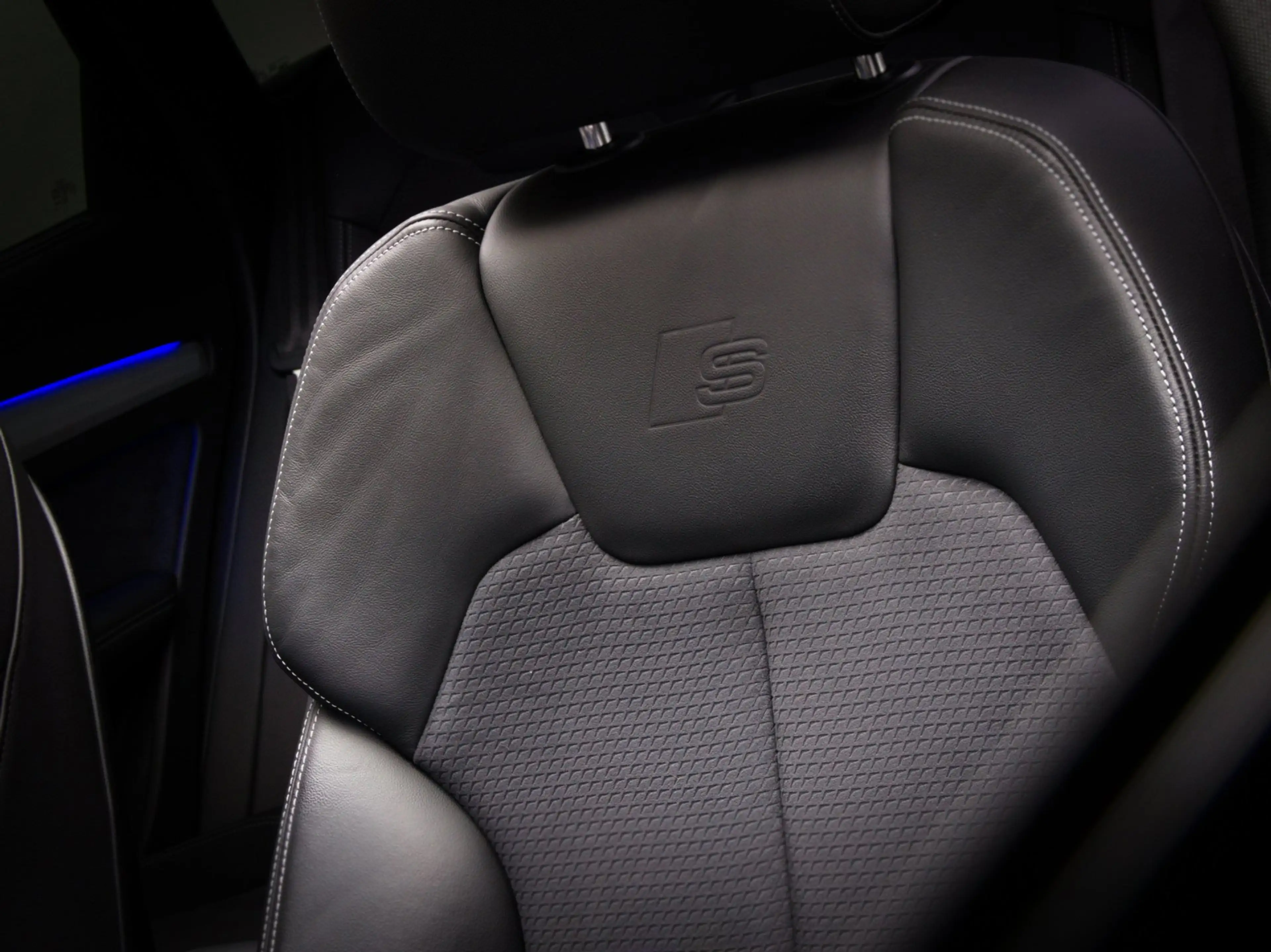 Audi Q5 55 TFSI e S-Line Edition Competition (PANO, B&O, H — photo 41