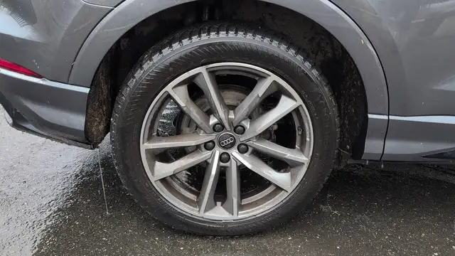Audi Q3 view 16
