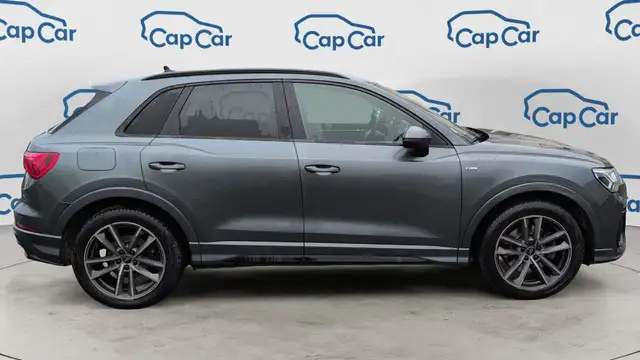 Audi Q3 view 4